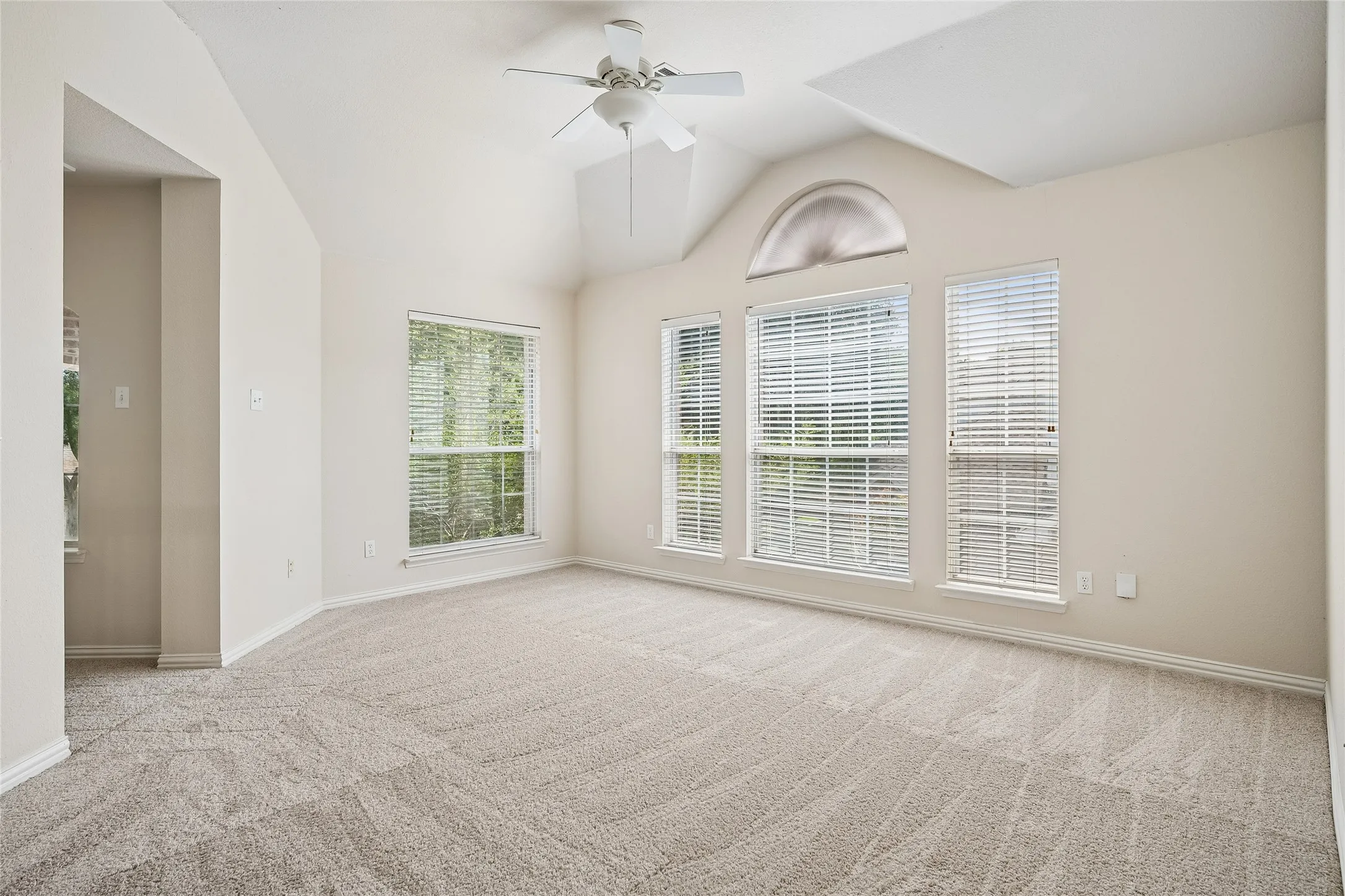 Single Family Residence For Sale in Collin County , 3029 Golden Gate Drive, Plano, Texas 75025, 4 Bedroom, 4 Bathroom, 2 Garage spaces, 2,763 Sqft, built in 1997, mls#21371178, Real Estate Agent in Plano, Homes For Sale in Collin county, Homes For Sale in Plano, Realtor in Plano Texas, Real Estate Brokerage Independent Realty Texas, Luminita Cordes Realtor