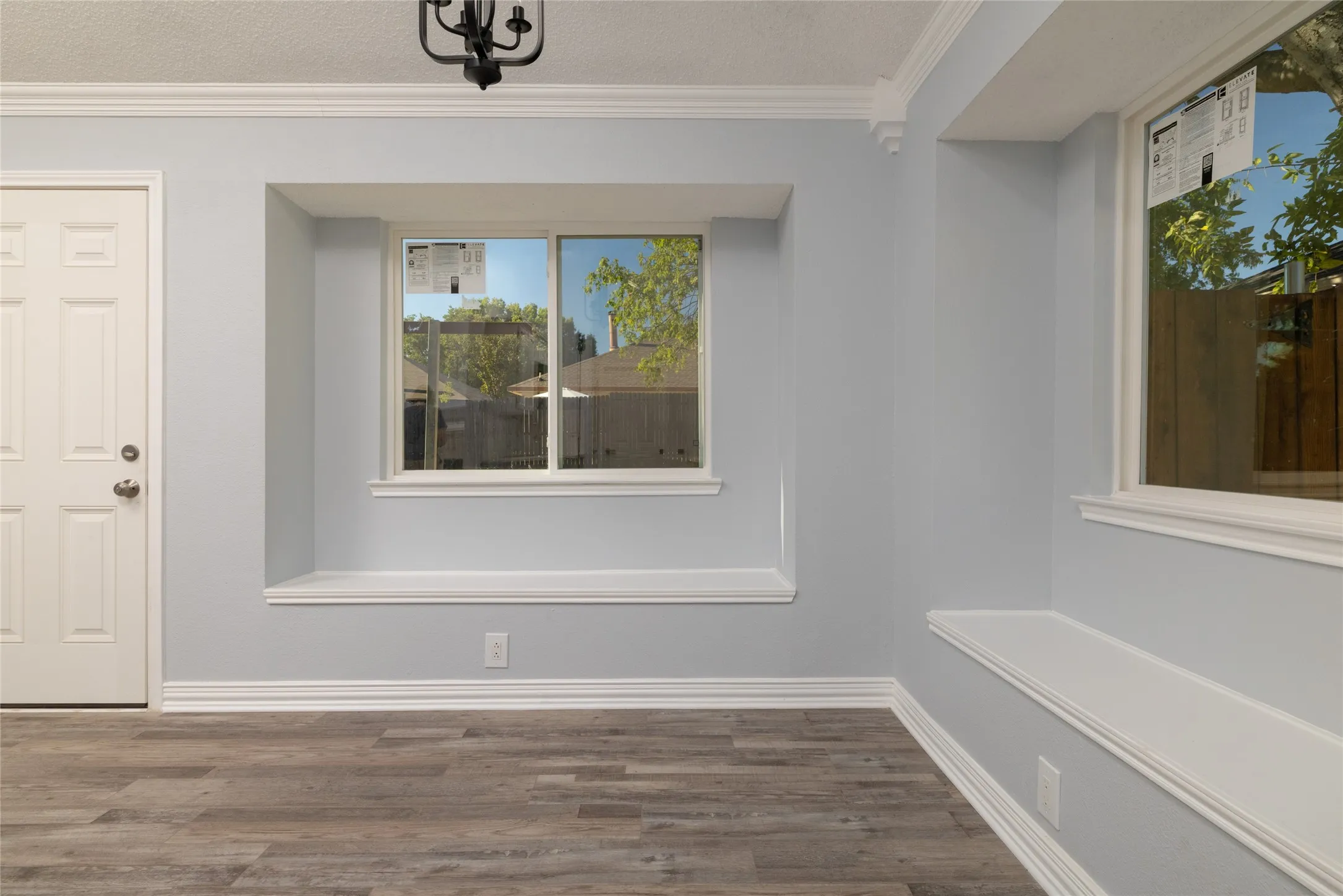 Dining room with window seats/built in seating