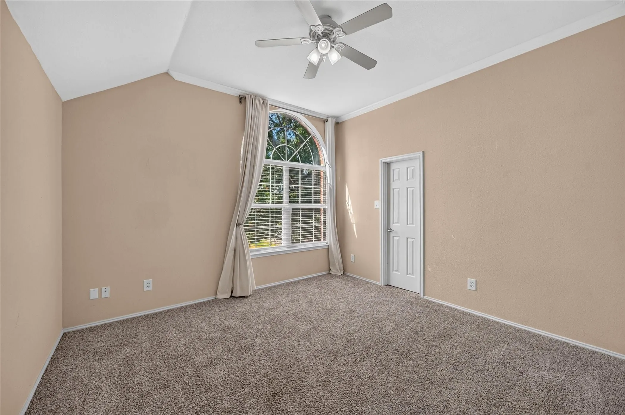 Single Family Residence For Sale in Collin County , 9300 Bedford Lane, Mc Kinney, Texas 75071, 5 Bedroom, 3 Bathroom, 2 Garage spaces, 3,138 Sqft, built in 2000, mls#21374108, Real Estate Agent in Mc Kinney, Homes For Sale in Collin county, Homes For Sale in Mc Kinney, Realtor in Mc Kinney Texas, Real Estate Brokerage Independent Realty Texas, Luminita Cordes Realtor