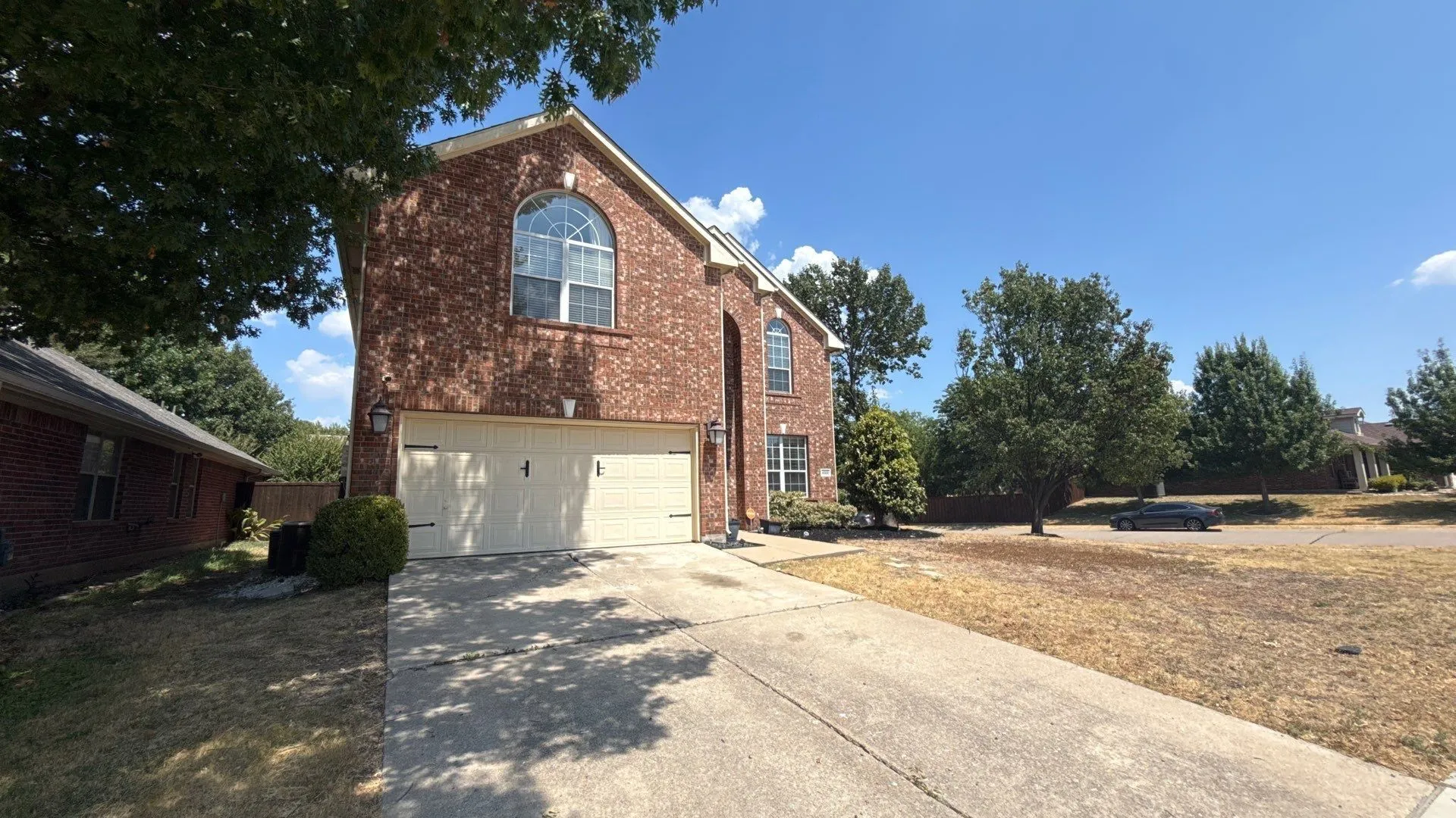 Single Family Residence For Sale in Collin County , 9300 Bedford Lane, Mc Kinney, Texas 75071, 5 Bedroom, 3 Bathroom, 2 Garage spaces, 3,138 Sqft, built in 2000, mls#21374108, Real Estate Agent in Mc Kinney, Homes For Sale in Collin county, Homes For Sale in Mc Kinney, Realtor in Mc Kinney Texas, Real Estate Brokerage Independent Realty Texas, Luminita Cordes Realtor