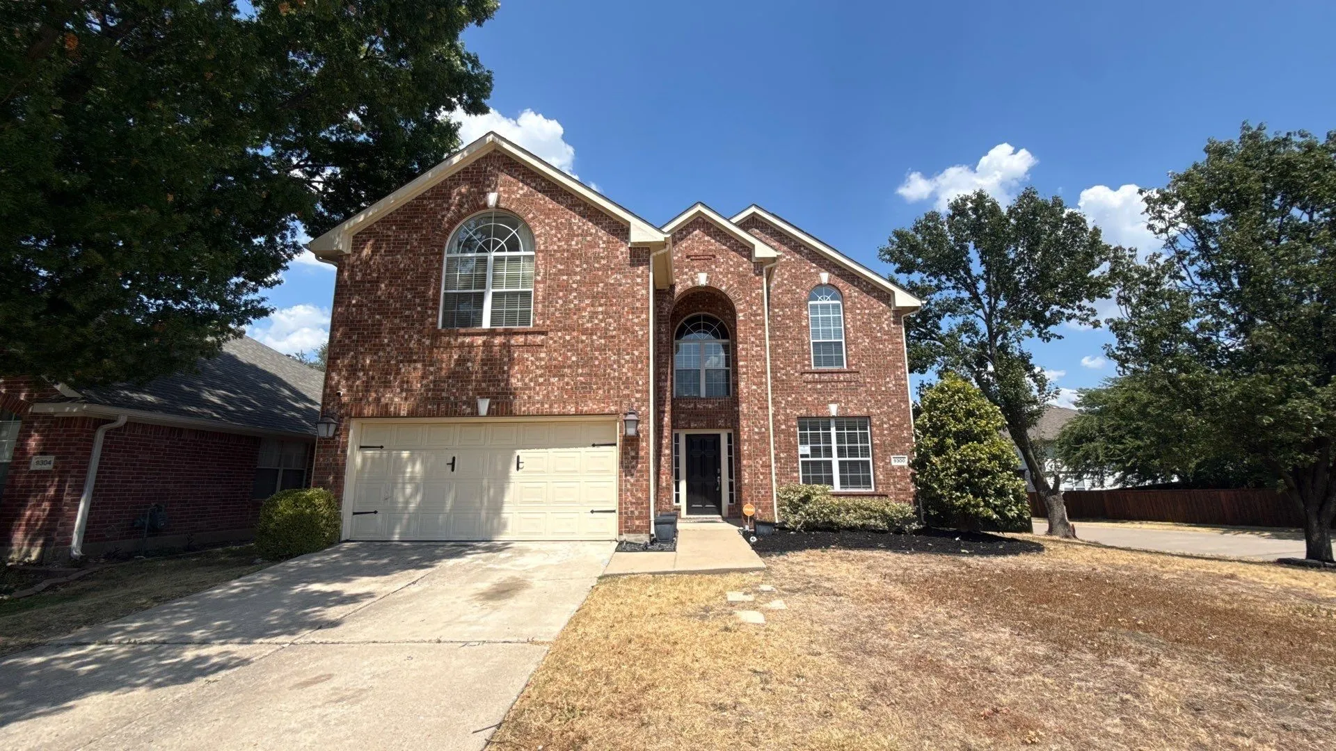 Single Family Residence For Sale in Collin County , 9300 Bedford Lane, Mc Kinney, Texas 75071, 5 Bedroom, 3 Bathroom, 2 Garage spaces, 3,138 Sqft, built in 2000, mls#21374108, Real Estate Agent in Mc Kinney, Homes For Sale in Collin county, Homes For Sale in Mc Kinney, Realtor in Mc Kinney Texas, Real Estate Brokerage Independent Realty Texas, Luminita Cordes Realtor