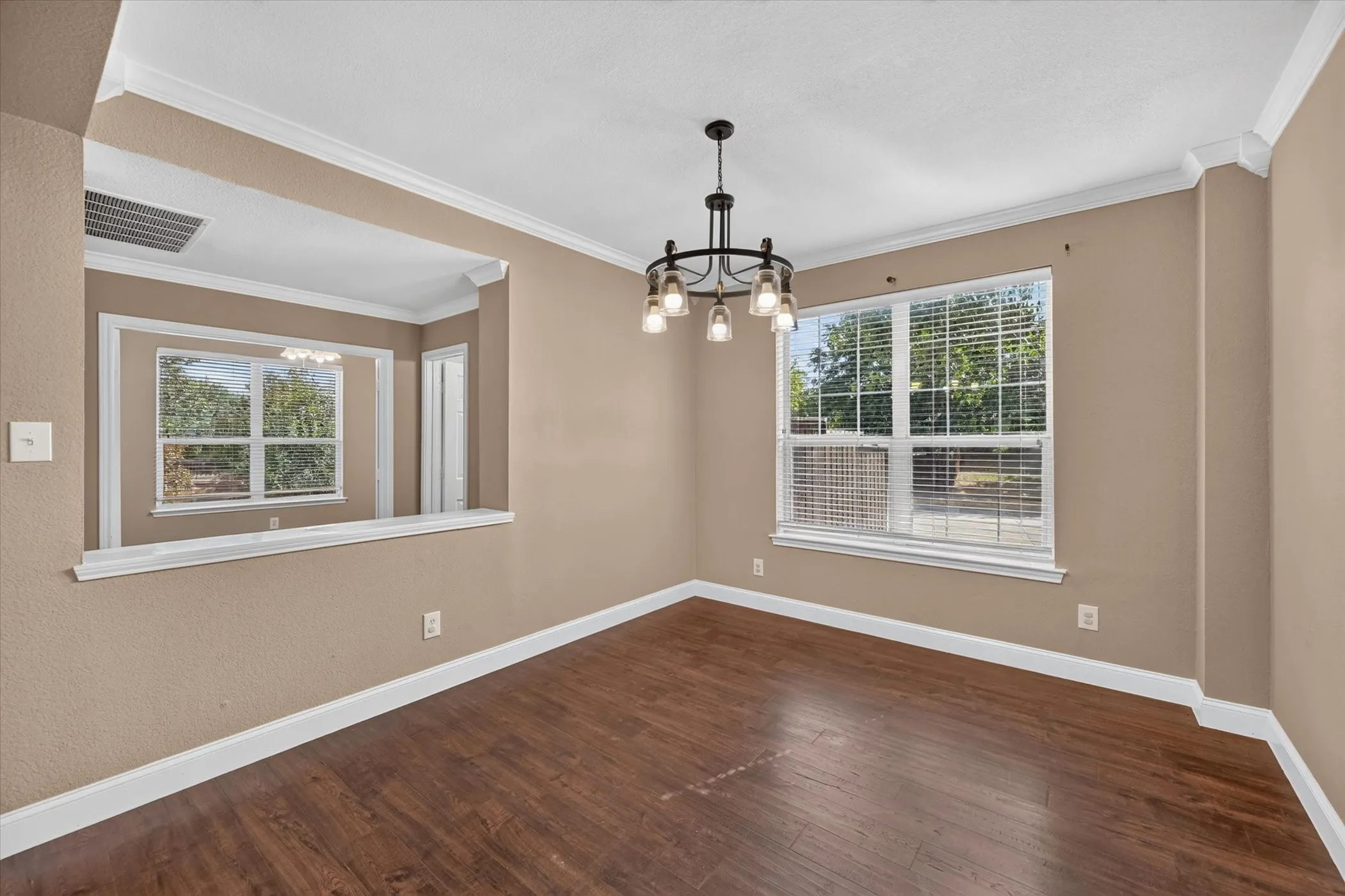 Single Family Residence For Sale in Collin County , 9300 Bedford Lane, Mc Kinney, Texas 75071, 5 Bedroom, 3 Bathroom, 2 Garage spaces, 3,138 Sqft, built in 2000, mls#21374108, Real Estate Agent in Mc Kinney, Homes For Sale in Collin county, Homes For Sale in Mc Kinney, Realtor in Mc Kinney Texas, Real Estate Brokerage Independent Realty Texas, Luminita Cordes Realtor