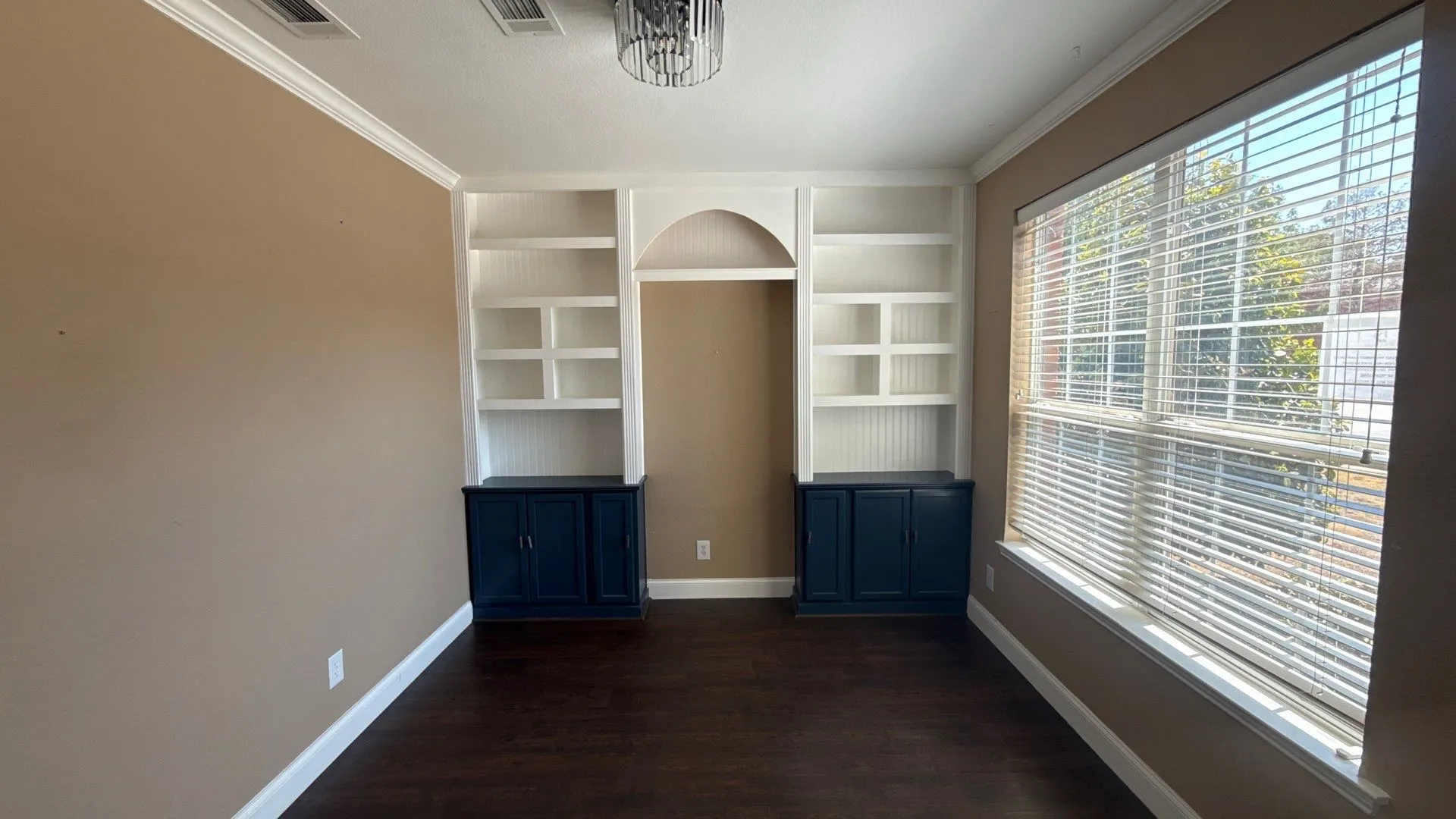 Single Family Residence For Sale in Collin County , 9300 Bedford Lane, Mc Kinney, Texas 75071, 5 Bedroom, 3 Bathroom, 2 Garage spaces, 3,138 Sqft, built in 2000, mls#21374108, Real Estate Agent in Mc Kinney, Homes For Sale in Collin county, Homes For Sale in Mc Kinney, Realtor in Mc Kinney Texas, Real Estate Brokerage Independent Realty Texas, Luminita Cordes Realtor