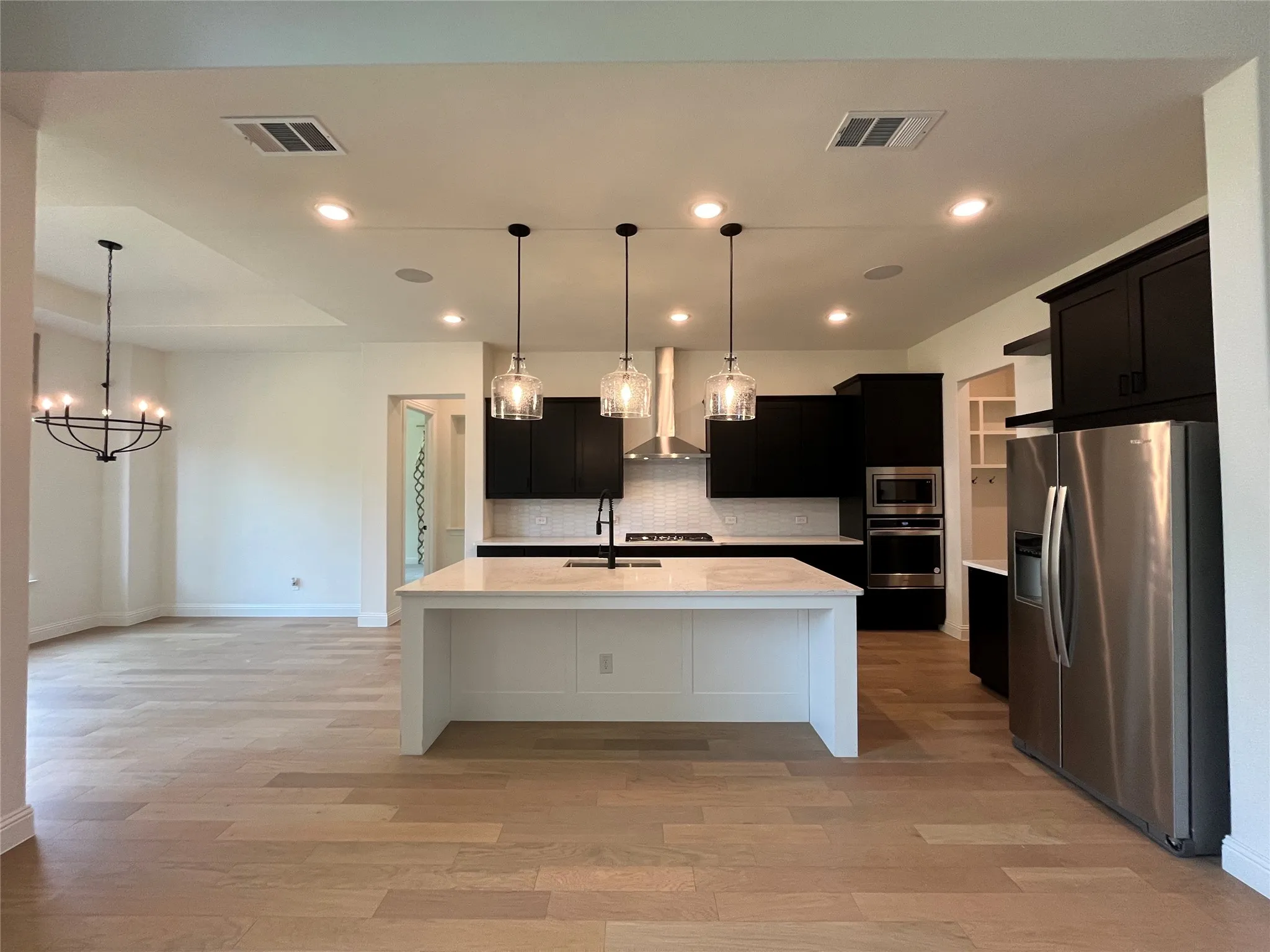 Single Family Residence For Sale in Tarrant County , 2403 Royal Dove Lane, Mansfield, Texas 76063, 5 Bedroom, 5 Bathroom, 2 Garage spaces, 4,243 Sqft, built in 2021, mls#21375756, Real Estate Agent in Mansfield, Homes For Sale in Tarrant county, Homes For Sale in Mansfield, Realtor in Mansfield Texas, Real Estate Brokerage Independent Realty Texas, Luminita Cordes Realtor