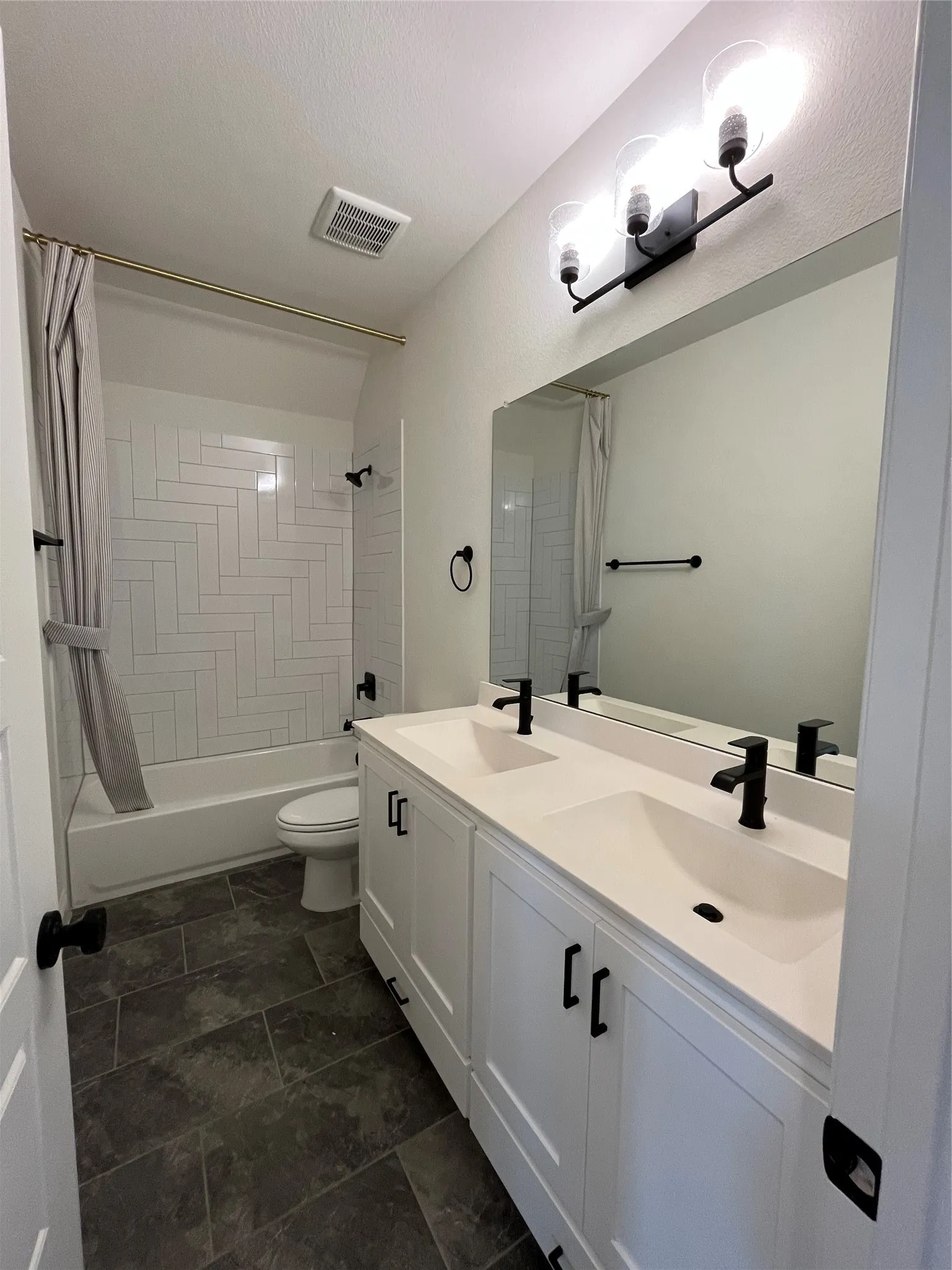 Single Family Residence For Sale in Tarrant County , 2403 Royal Dove Lane, Mansfield, Texas 76063, 5 Bedroom, 5 Bathroom, 2 Garage spaces, 4,243 Sqft, built in 2021, mls#21375756, Real Estate Agent in Mansfield, Homes For Sale in Tarrant county, Homes For Sale in Mansfield, Realtor in Mansfield Texas, Real Estate Brokerage Independent Realty Texas, Luminita Cordes Realtor