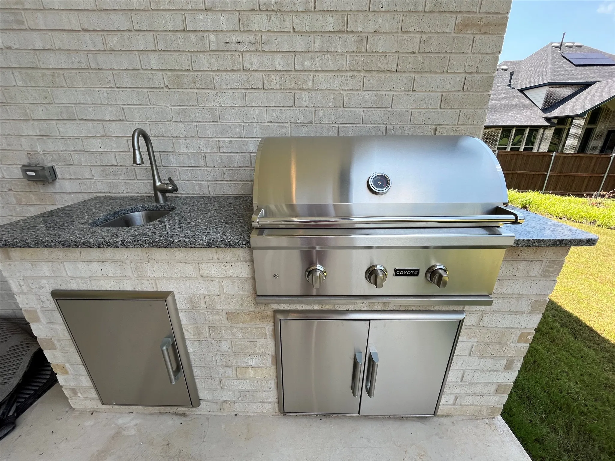 Outdoor kitchen area