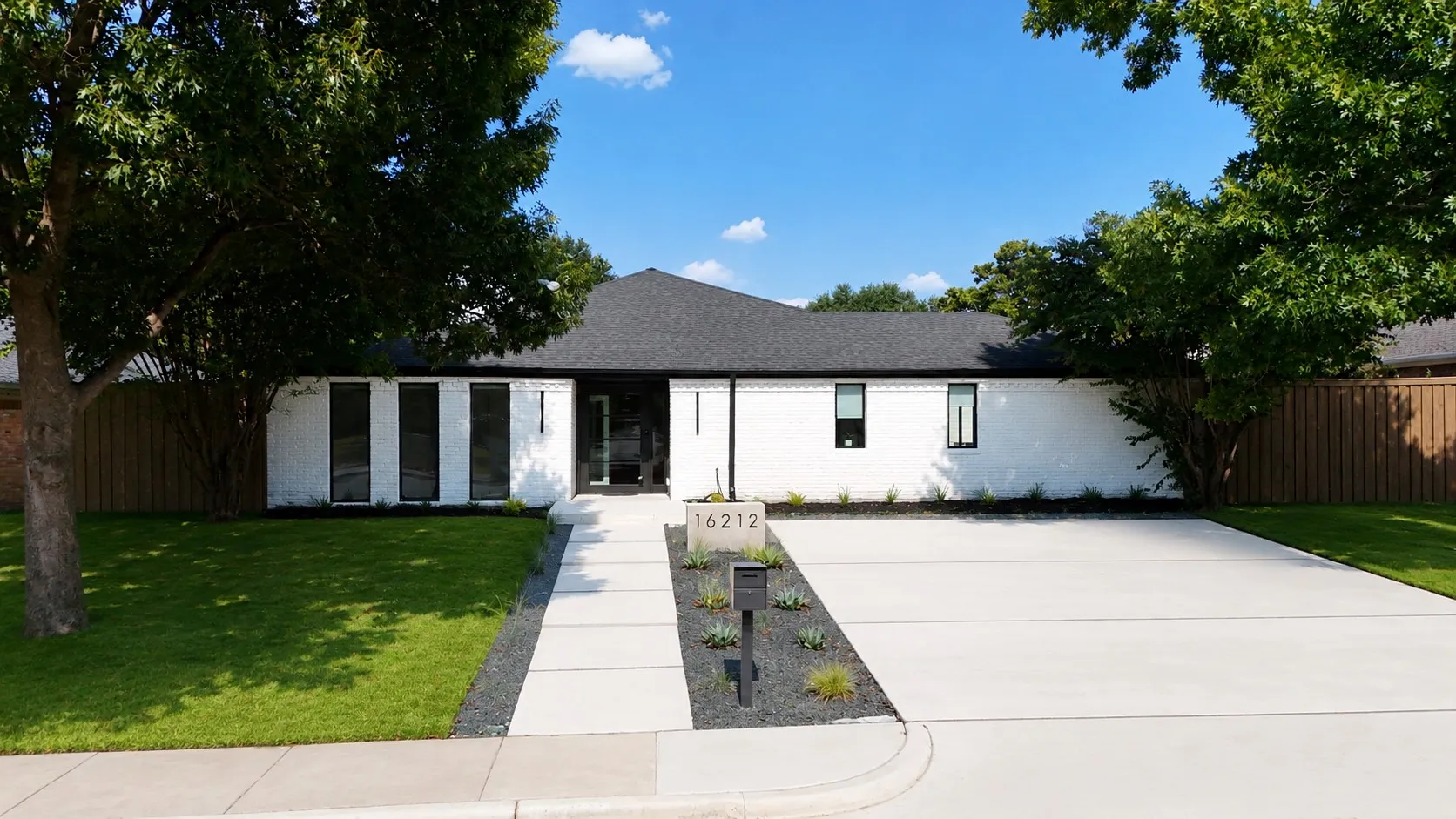 Single Family Residence For Sale in Dallas County , 16212 Spring Creek Road, Dallas, Texas 75248, 4 Bedroom, 4 Bathroom, 2 Garage spaces, 3,255 Sqft, built in 1975, mls#21375754, Real Estate Agent in Dallas, Homes For Sale in Dallas county, Homes For Sale in Dallas, Realtor in Dallas Texas, Real Estate Brokerage Independent Realty Texas, Luminita Cordes Realtor