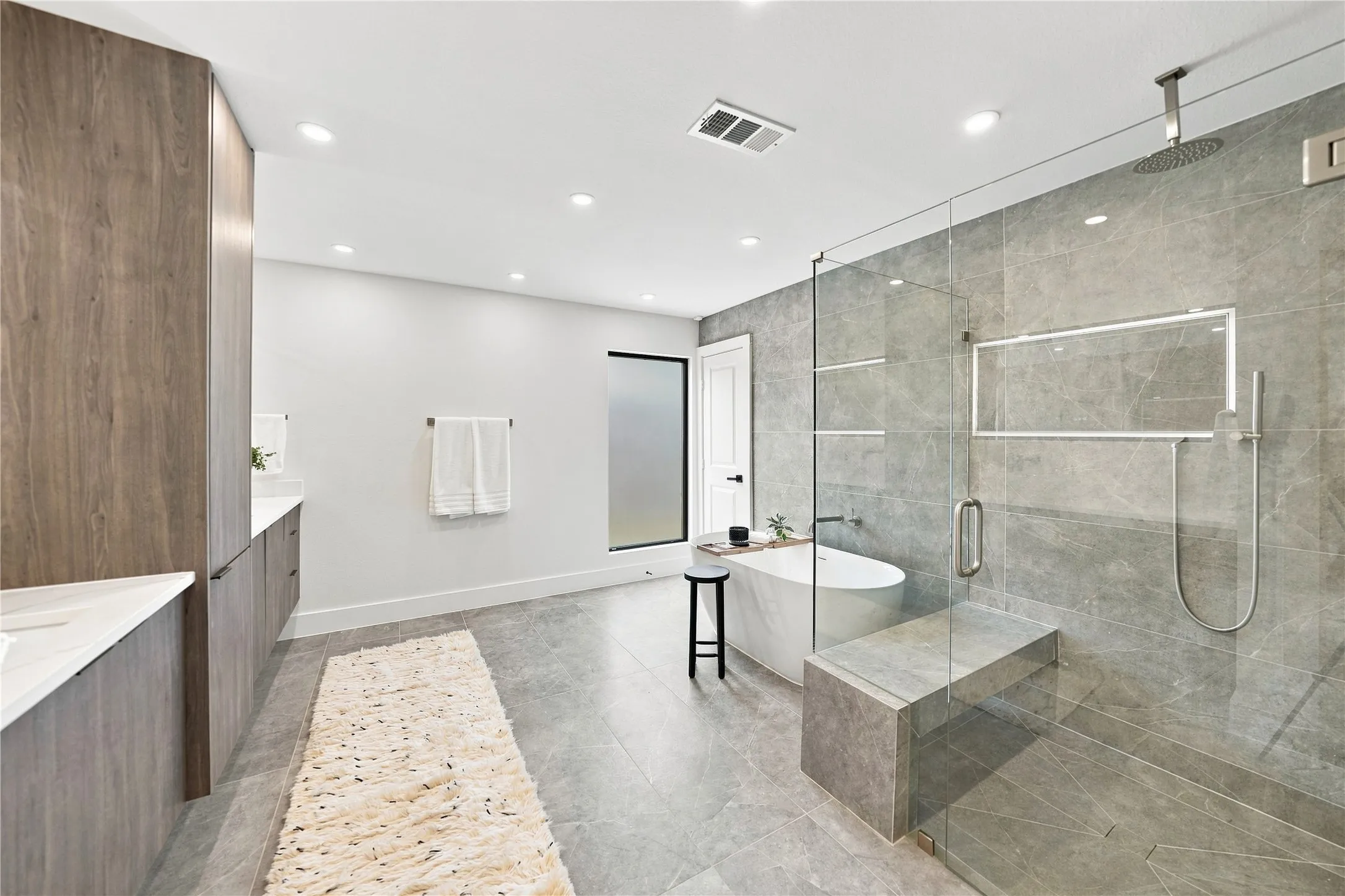 Single Family Residence For Sale in Dallas County , 16212 Spring Creek Road, Dallas, Texas 75248, 4 Bedroom, 4 Bathroom, 2 Garage spaces, 3,255 Sqft, built in 1975, mls#21375754, Real Estate Agent in Dallas, Homes For Sale in Dallas county, Homes For Sale in Dallas, Realtor in Dallas Texas, Real Estate Brokerage Independent Realty Texas, Luminita Cordes Realtor