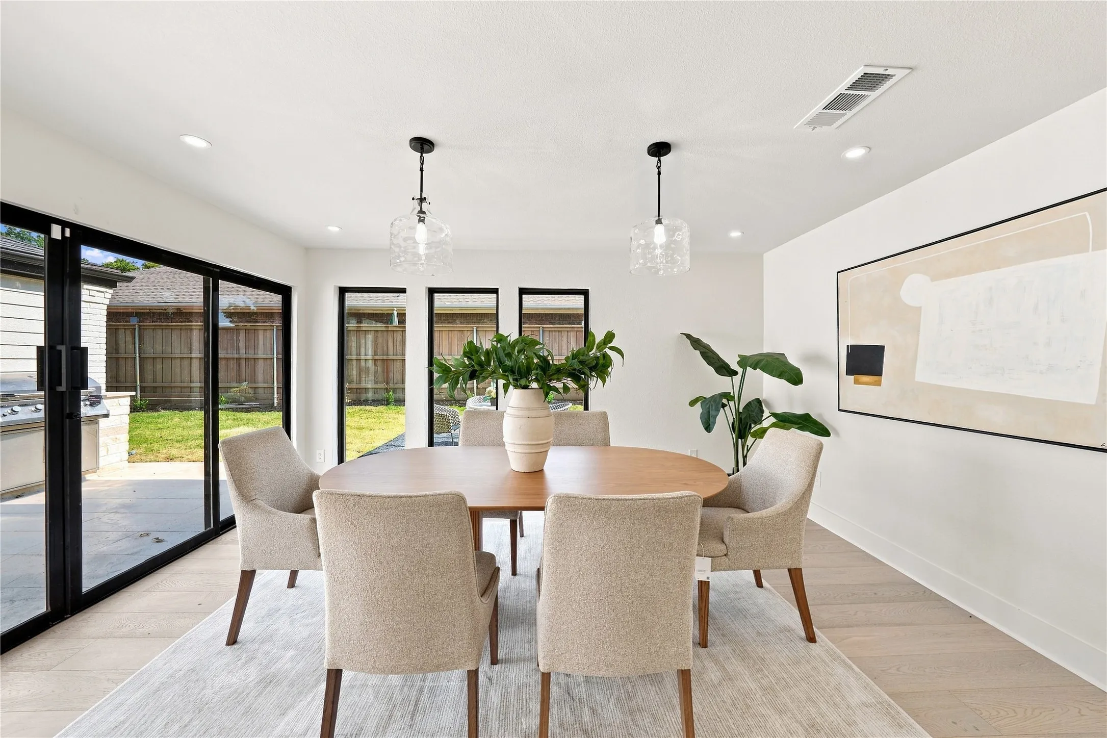 Single Family Residence For Sale in Dallas County , 16212 Spring Creek Road, Dallas, Texas 75248, 4 Bedroom, 4 Bathroom, 2 Garage spaces, 3,255 Sqft, built in 1975, mls#21375754, Real Estate Agent in Dallas, Homes For Sale in Dallas county, Homes For Sale in Dallas, Realtor in Dallas Texas, Real Estate Brokerage Independent Realty Texas, Luminita Cordes Realtor