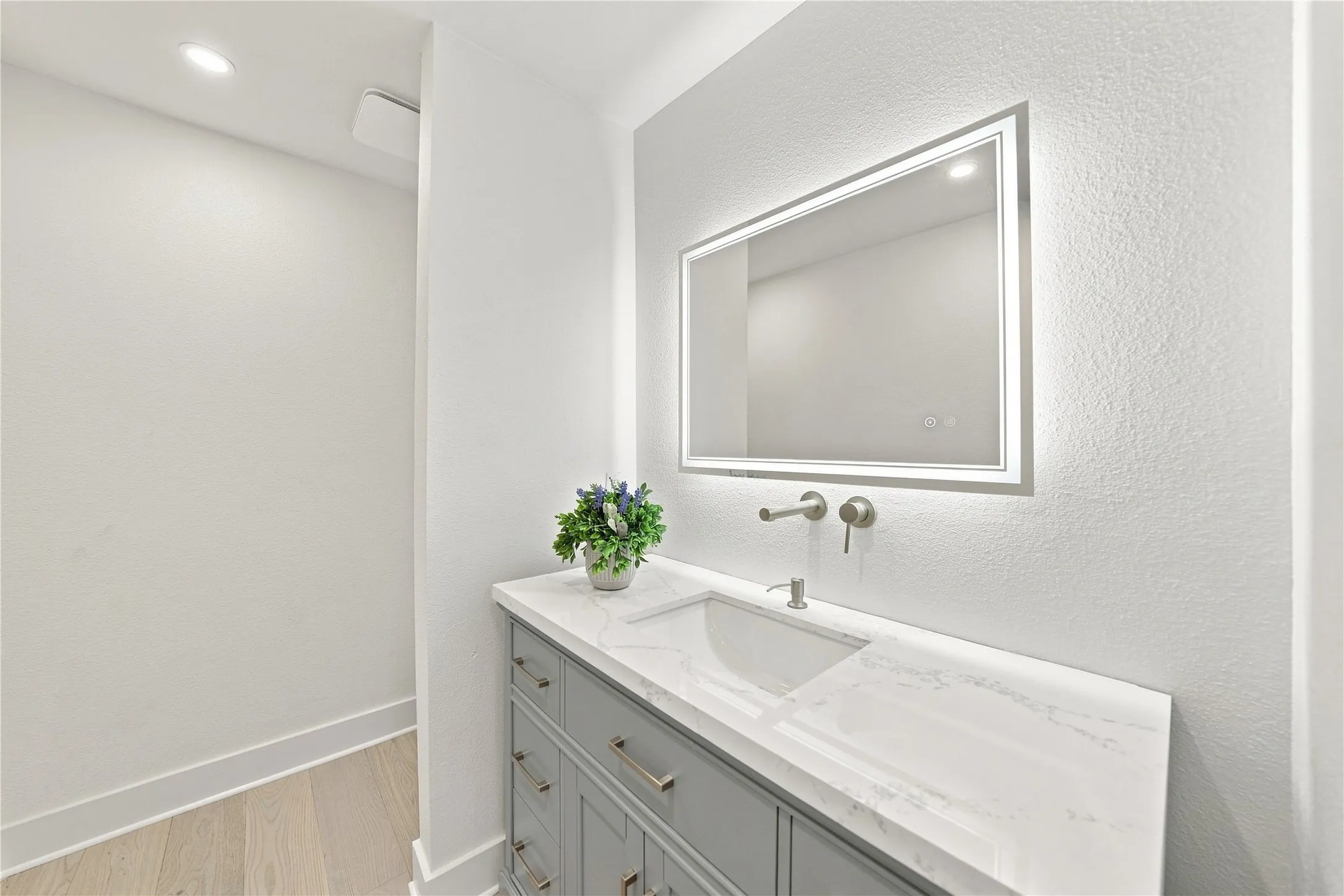 Single Family Residence For Sale in Dallas County , 16212 Spring Creek Road, Dallas, Texas 75248, 4 Bedroom, 4 Bathroom, 2 Garage spaces, 3,255 Sqft, built in 1975, mls#21375754, Real Estate Agent in Dallas, Homes For Sale in Dallas county, Homes For Sale in Dallas, Realtor in Dallas Texas, Real Estate Brokerage Independent Realty Texas, Luminita Cordes Realtor