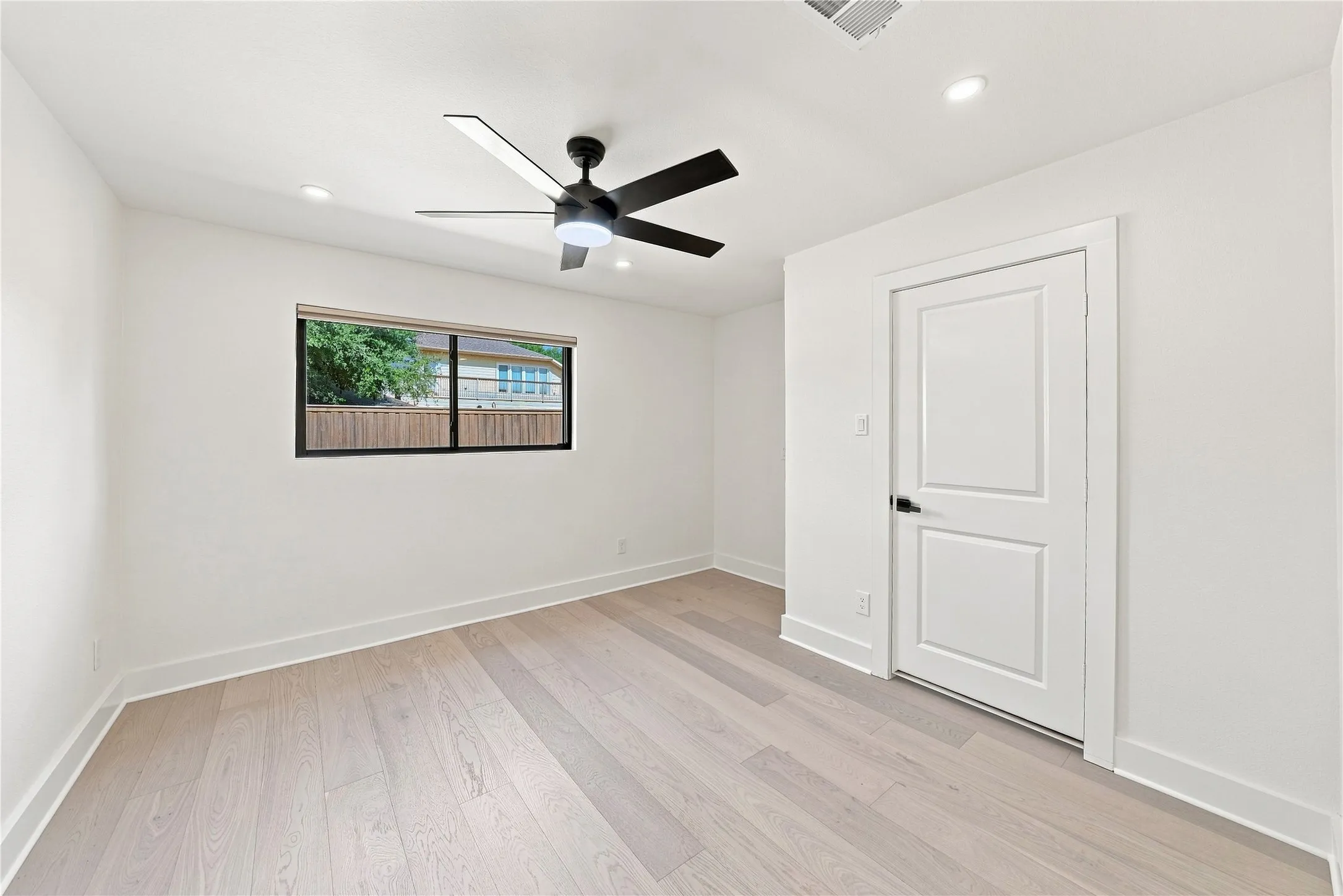 Single Family Residence For Sale in Dallas County , 16212 Spring Creek Road, Dallas, Texas 75248, 4 Bedroom, 4 Bathroom, 2 Garage spaces, 3,255 Sqft, built in 1975, mls#21375754, Real Estate Agent in Dallas, Homes For Sale in Dallas county, Homes For Sale in Dallas, Realtor in Dallas Texas, Real Estate Brokerage Independent Realty Texas, Luminita Cordes Realtor