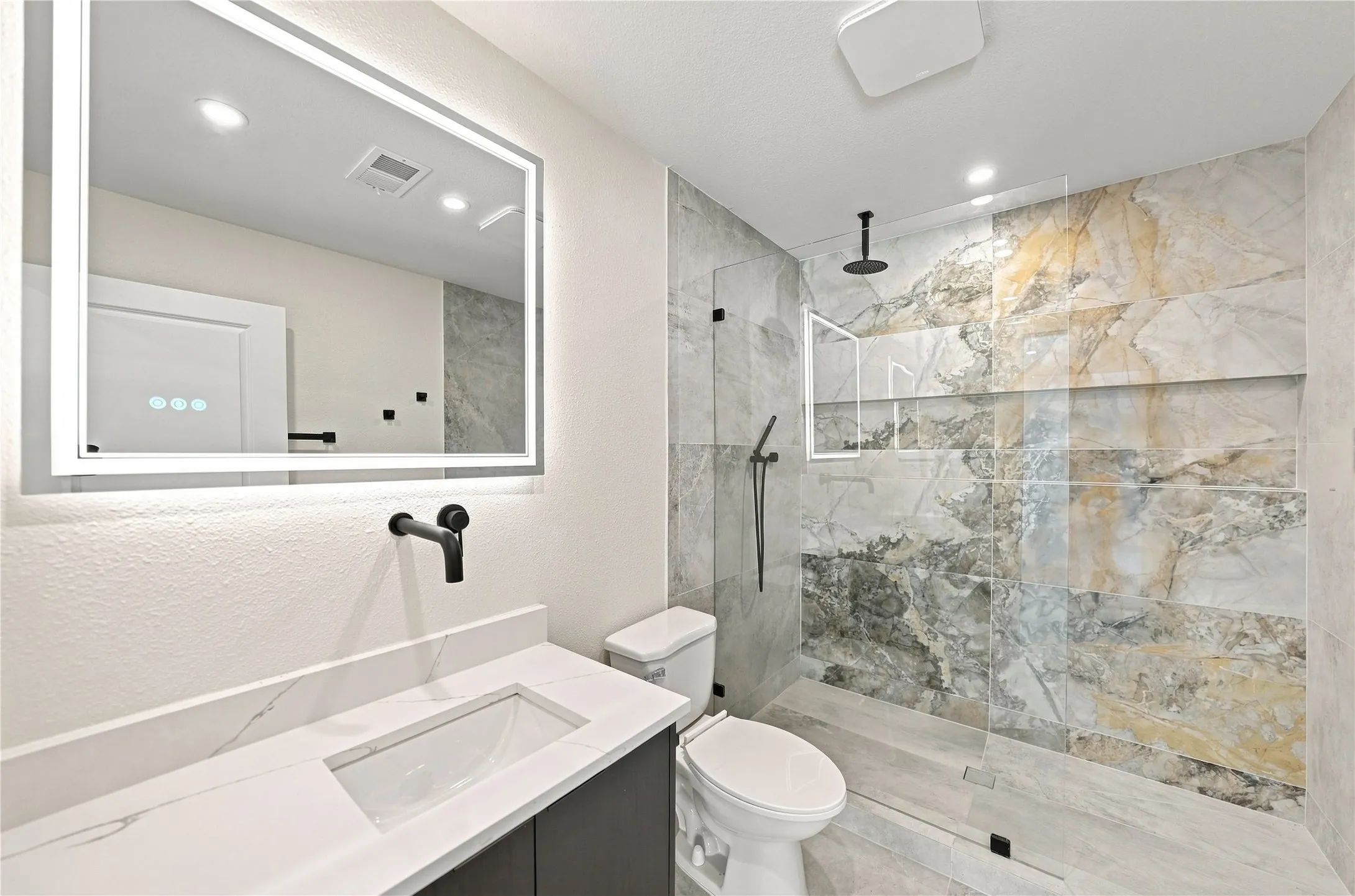 Single Family Residence For Sale in Dallas County , 16212 Spring Creek Road, Dallas, Texas 75248, 4 Bedroom, 4 Bathroom, 2 Garage spaces, 3,255 Sqft, built in 1975, mls#21375754, Real Estate Agent in Dallas, Homes For Sale in Dallas county, Homes For Sale in Dallas, Realtor in Dallas Texas, Real Estate Brokerage Independent Realty Texas, Luminita Cordes Realtor