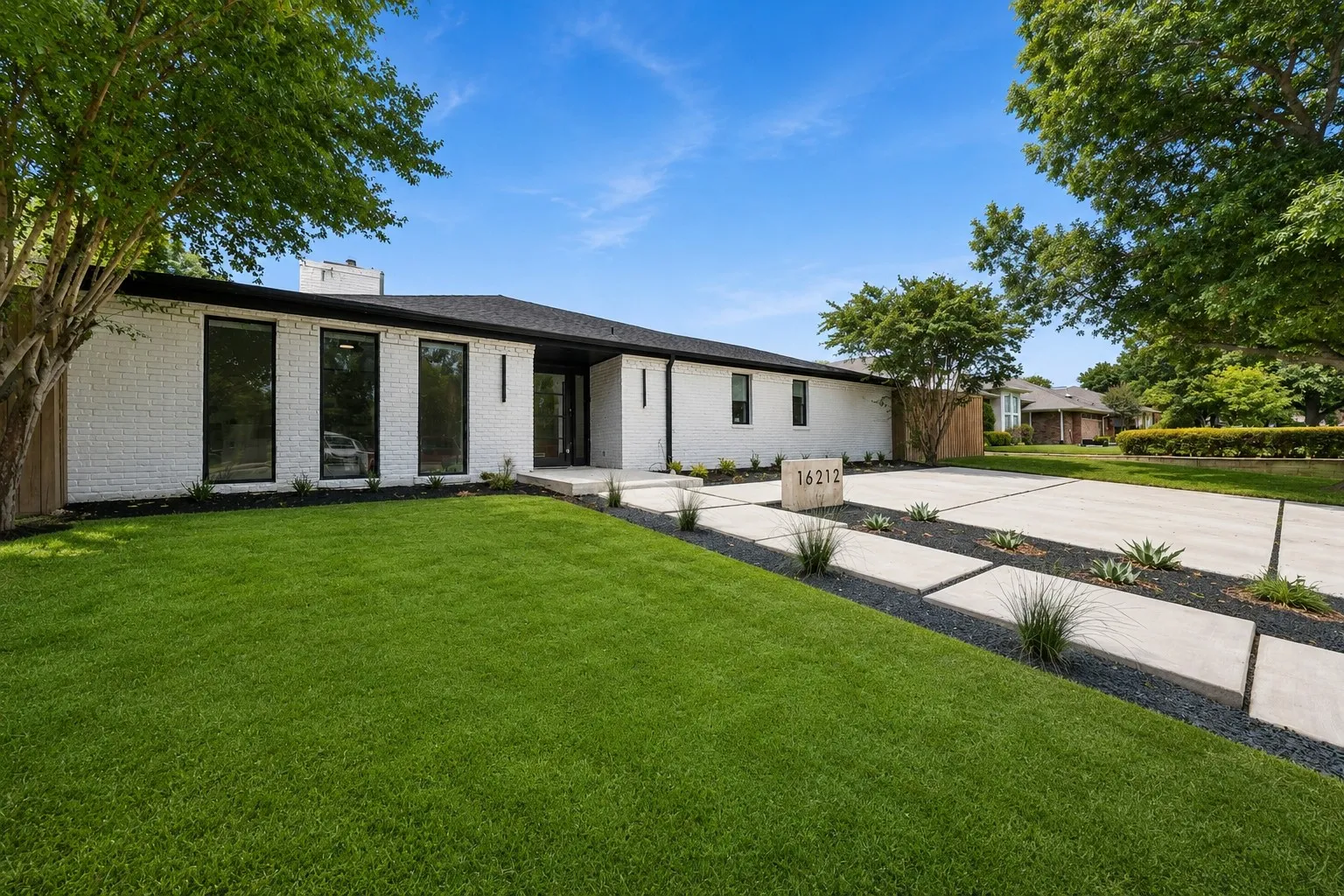 Single Family Residence For Sale in Dallas County , 16212 Spring Creek Road, Dallas, Texas 75248, 4 Bedroom, 4 Bathroom, 2 Garage spaces, 3,255 Sqft, built in 1975, mls#21375754, Real Estate Agent in Dallas, Homes For Sale in Dallas county, Homes For Sale in Dallas, Realtor in Dallas Texas, Real Estate Brokerage Independent Realty Texas, Luminita Cordes Realtor