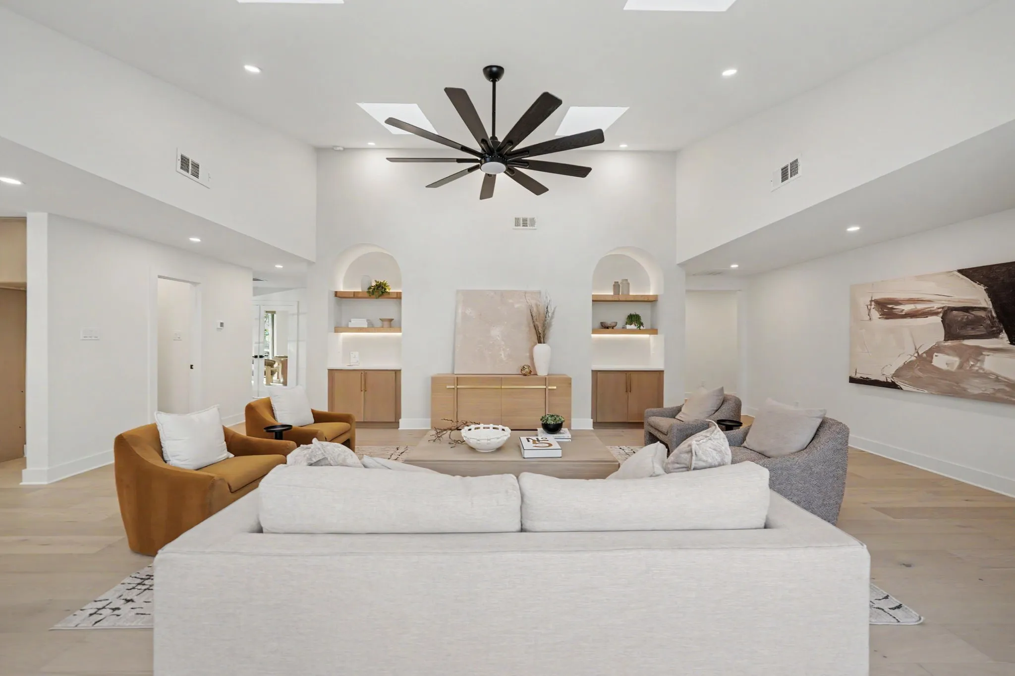 Single Family Residence For Sale in Dallas County , 16212 Spring Creek Road, Dallas, Texas 75248, 4 Bedroom, 4 Bathroom, 2 Garage spaces, 3,255 Sqft, built in 1975, mls#21375754, Real Estate Agent in Dallas, Homes For Sale in Dallas county, Homes For Sale in Dallas, Realtor in Dallas Texas, Real Estate Brokerage Independent Realty Texas, Luminita Cordes Realtor