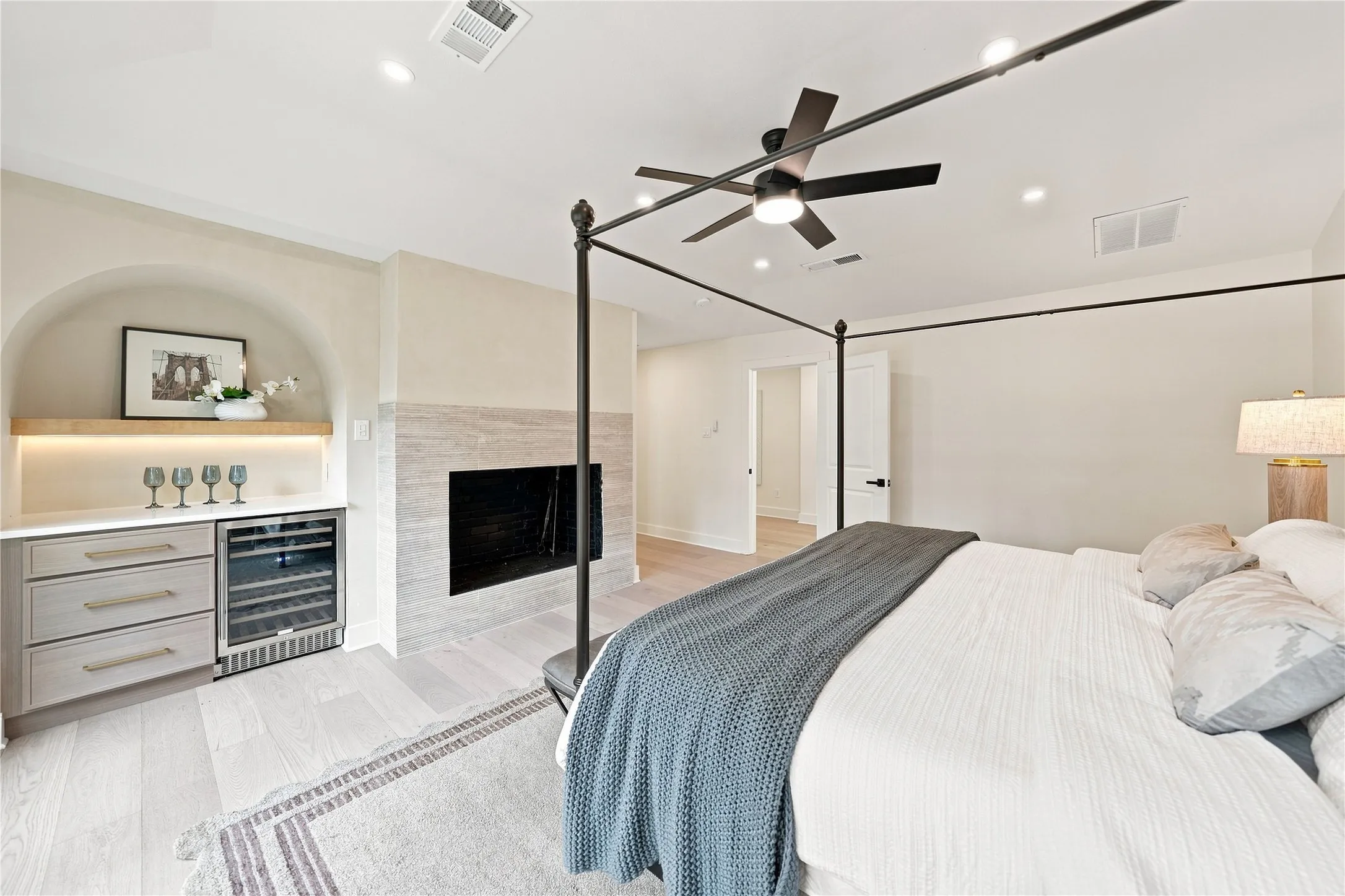 Single Family Residence For Sale in Dallas County , 16212 Spring Creek Road, Dallas, Texas 75248, 4 Bedroom, 4 Bathroom, 2 Garage spaces, 3,255 Sqft, built in 1975, mls#21375754, Real Estate Agent in Dallas, Homes For Sale in Dallas county, Homes For Sale in Dallas, Realtor in Dallas Texas, Real Estate Brokerage Independent Realty Texas, Luminita Cordes Realtor
