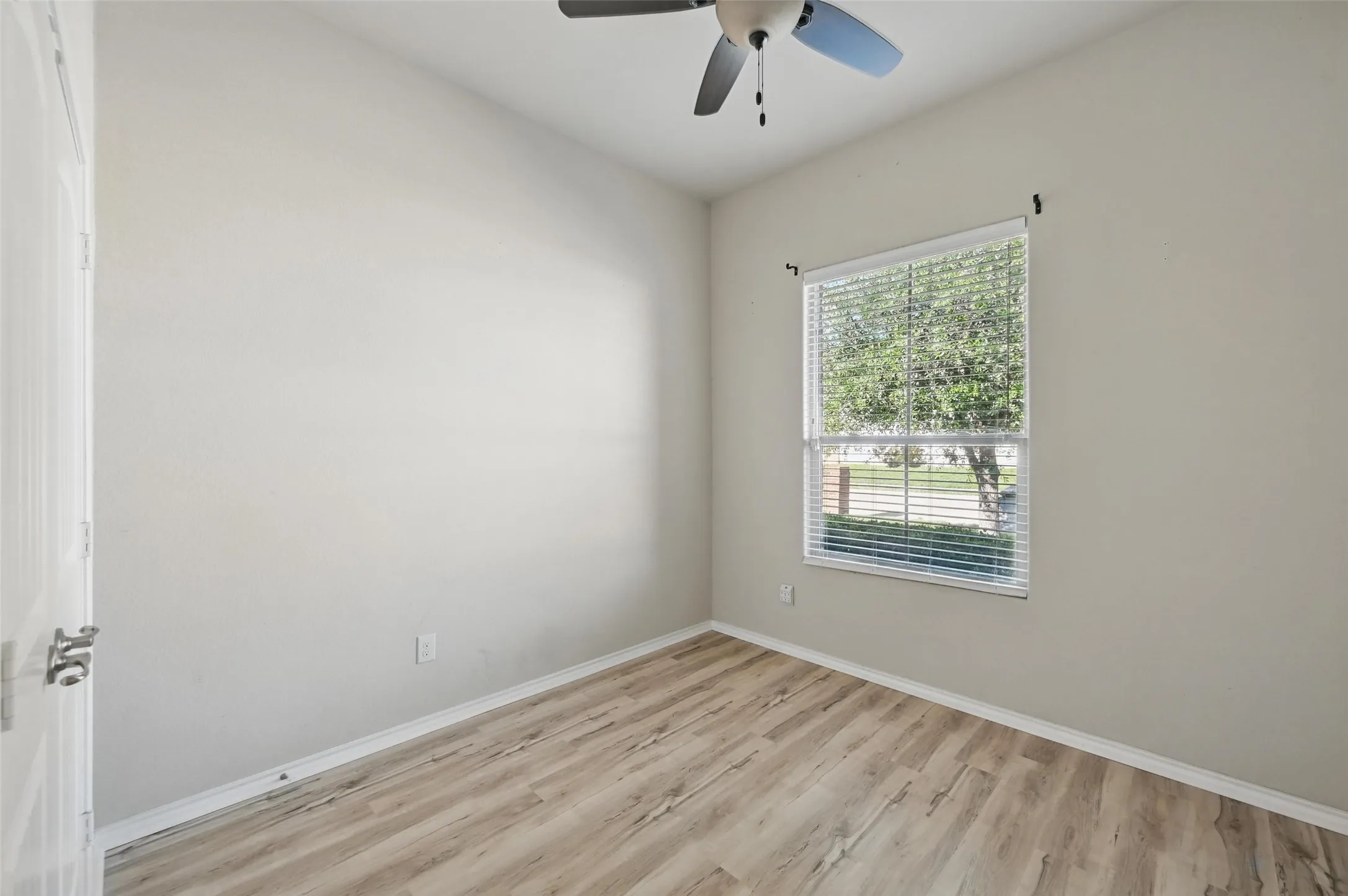 Single Family Residence For Rent in Tarrant County , 704 San Miguel Trail, Fort Worth, Texas 76052, 4 Bedroom, 2 Bathroom, 2 Garage spaces, 1,818 Sqft, built in 2013, mls#21373436, Real Estate Agent in Fort Worth, Homes For Rent in Tarrant county, Homes For Rent in Fort Worth, Realtor in Fort Worth Texas, Real Estate Brokerage Independent Realty Texas, Luminita Cordes Realtor