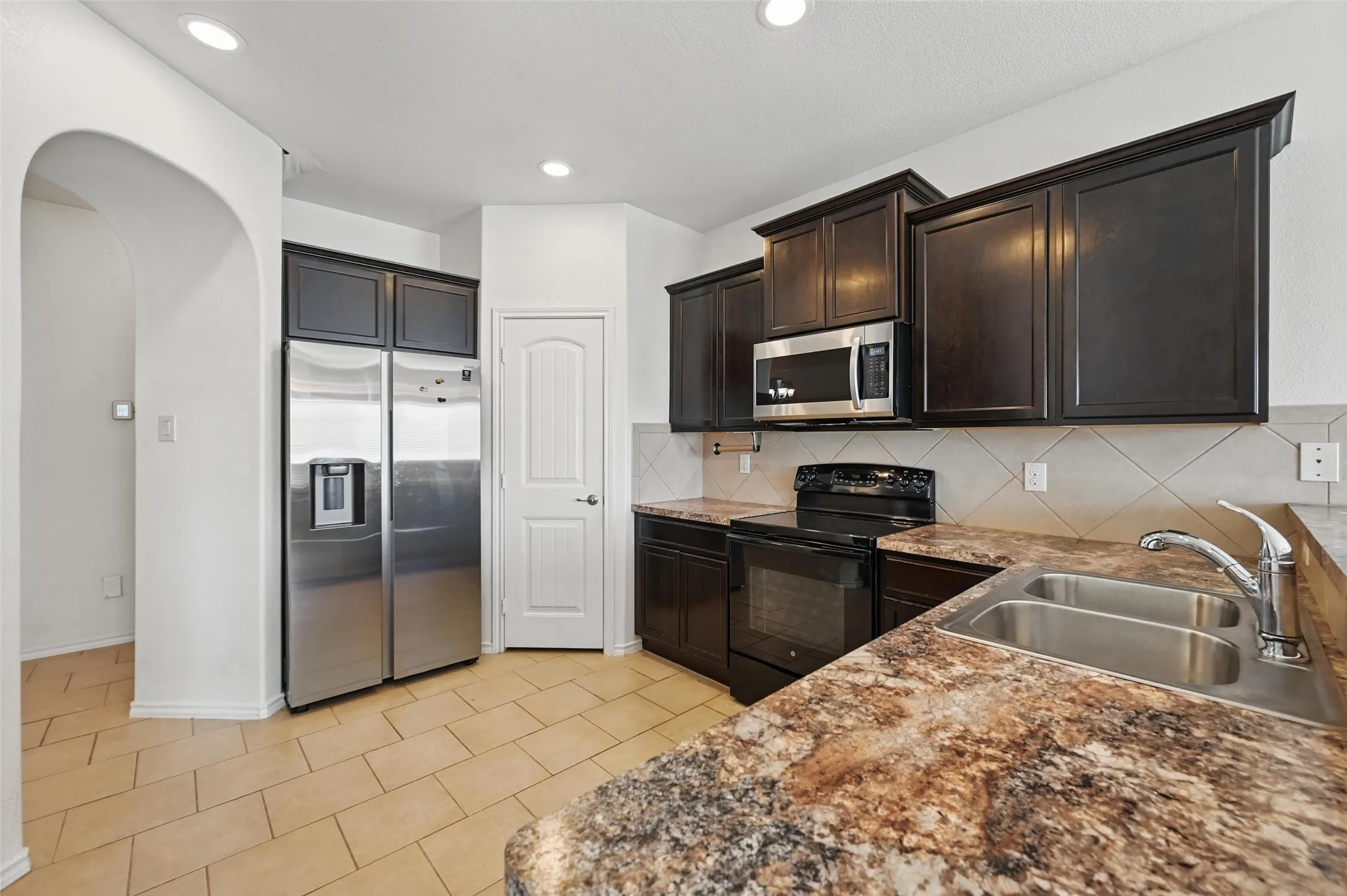 Single Family Residence For Rent in Tarrant County , 704 San Miguel Trail, Fort Worth, Texas 76052, 4 Bedroom, 2 Bathroom, 2 Garage spaces, 1,818 Sqft, built in 2013, mls#21373436, Real Estate Agent in Fort Worth, Homes For Rent in Tarrant county, Homes For Rent in Fort Worth, Realtor in Fort Worth Texas, Real Estate Brokerage Independent Realty Texas, Luminita Cordes Realtor
