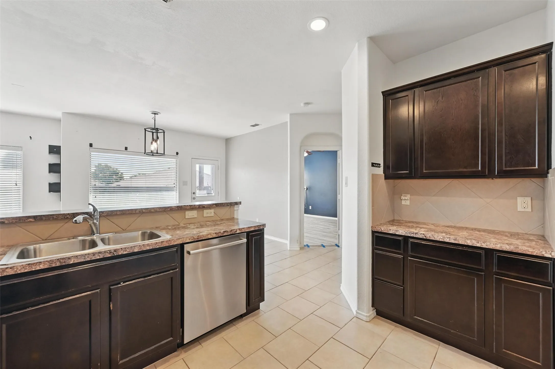 Single Family Residence For Rent in Tarrant County , 704 San Miguel Trail, Fort Worth, Texas 76052, 4 Bedroom, 2 Bathroom, 2 Garage spaces, 1,818 Sqft, built in 2013, mls#21373436, Real Estate Agent in Fort Worth, Homes For Rent in Tarrant county, Homes For Rent in Fort Worth, Realtor in Fort Worth Texas, Real Estate Brokerage Independent Realty Texas, Luminita Cordes Realtor