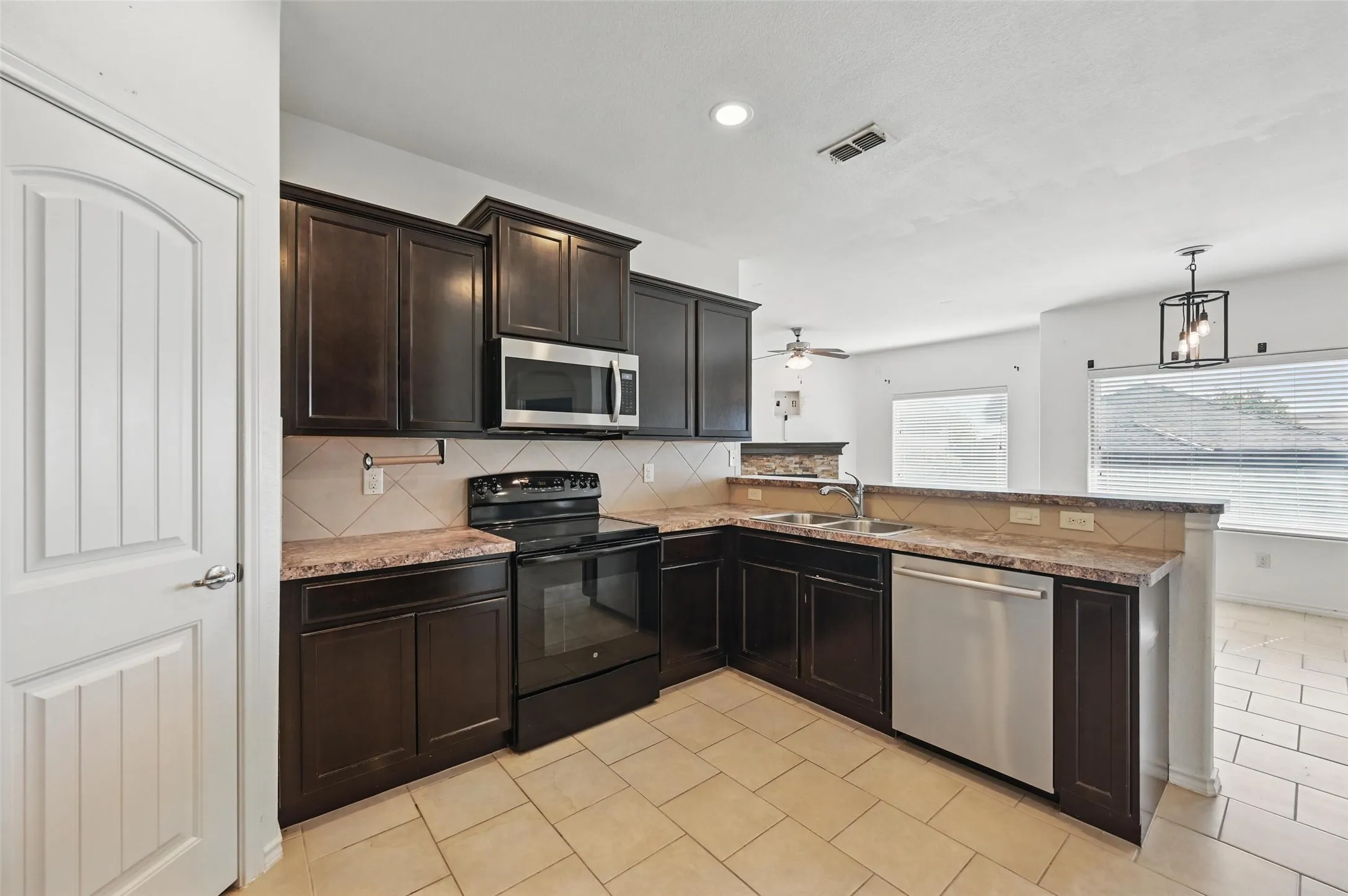 Single Family Residence For Rent in Tarrant County , 704 San Miguel Trail, Fort Worth, Texas 76052, 4 Bedroom, 2 Bathroom, 2 Garage spaces, 1,818 Sqft, built in 2013, mls#21373436, Real Estate Agent in Fort Worth, Homes For Rent in Tarrant county, Homes For Rent in Fort Worth, Realtor in Fort Worth Texas, Real Estate Brokerage Independent Realty Texas, Luminita Cordes Realtor