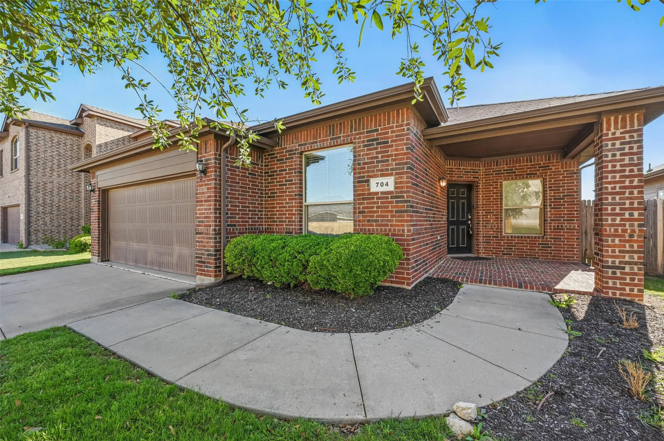 Single Family Residence For Rent in Tarrant County , 704 San Miguel Trail, Fort Worth, Texas 76052, 4 Bedroom, 2 Bathroom, 2 Garage spaces, 1,818 Sqft, built in 2013, mls#21373436, Real Estate Agent in Fort Worth, Homes For Rent in Tarrant county, Homes For Rent in Fort Worth, Realtor in Fort Worth Texas, Real Estate Brokerage Independent Realty Texas, Luminita Cordes Realtor