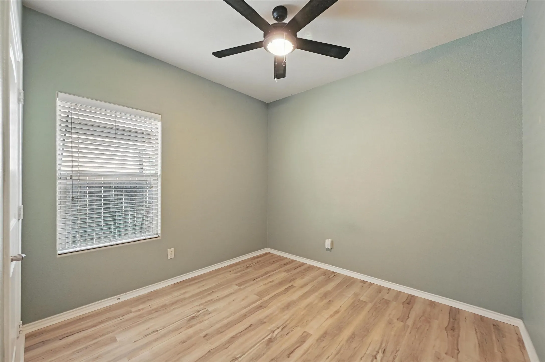 Single Family Residence For Rent in Tarrant County , 704 San Miguel Trail, Fort Worth, Texas 76052, 4 Bedroom, 2 Bathroom, 2 Garage spaces, 1,818 Sqft, built in 2013, mls#21373436, Real Estate Agent in Fort Worth, Homes For Rent in Tarrant county, Homes For Rent in Fort Worth, Realtor in Fort Worth Texas, Real Estate Brokerage Independent Realty Texas, Luminita Cordes Realtor