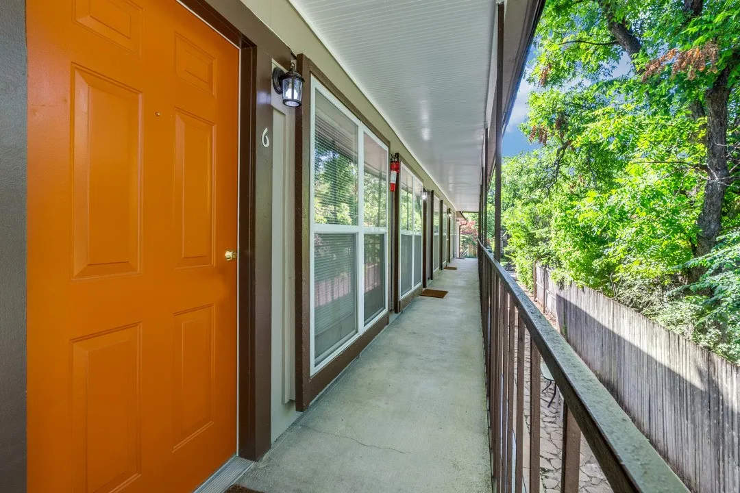 Apartment For Rent in Dallas County , 5508 Tremont Street 3, Dallas, Texas 75214, 1 Bedroom, 1 Bathroom, Garage spaces, 540 Sqft, built in 1972, mls#21375774, Real Estate Agent in Dallas, Homes For Rent in Dallas county, Homes For Rent in Dallas, Realtor in Dallas Texas, Real Estate Brokerage Independent Realty Texas, Luminita Cordes Realtor