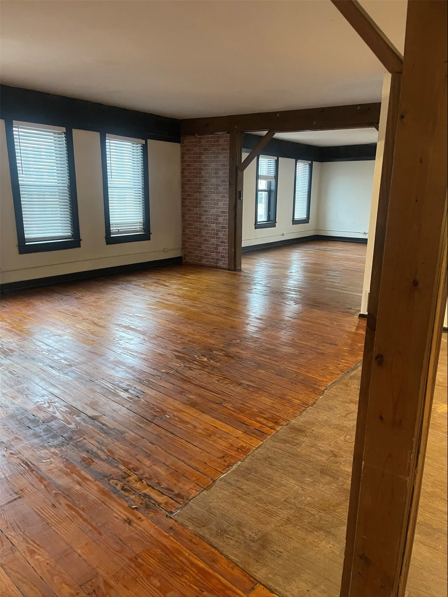 Apartment For Rent in Dallas County , 2007 S Ervay Street 2007-200, Dallas, Texas 75215, 1 Bedroom, 1 Bathroom, Garage spaces, 1,965 Sqft, built in 1926, mls#21375776, Real Estate Agent in Dallas, Homes For Rent in Dallas county, Homes For Rent in Dallas, Realtor in Dallas Texas, Real Estate Brokerage Independent Realty Texas, Luminita Cordes Realtor