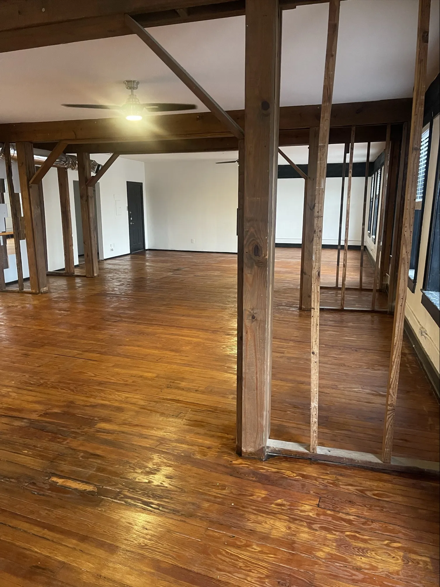 Apartment For Rent in Dallas County , 2007 S Ervay Street 2007-200, Dallas, Texas 75215, 1 Bedroom, 1 Bathroom, Garage spaces, 1,965 Sqft, built in 1926, mls#21375776, Real Estate Agent in Dallas, Homes For Rent in Dallas county, Homes For Rent in Dallas, Realtor in Dallas Texas, Real Estate Brokerage Independent Realty Texas, Luminita Cordes Realtor