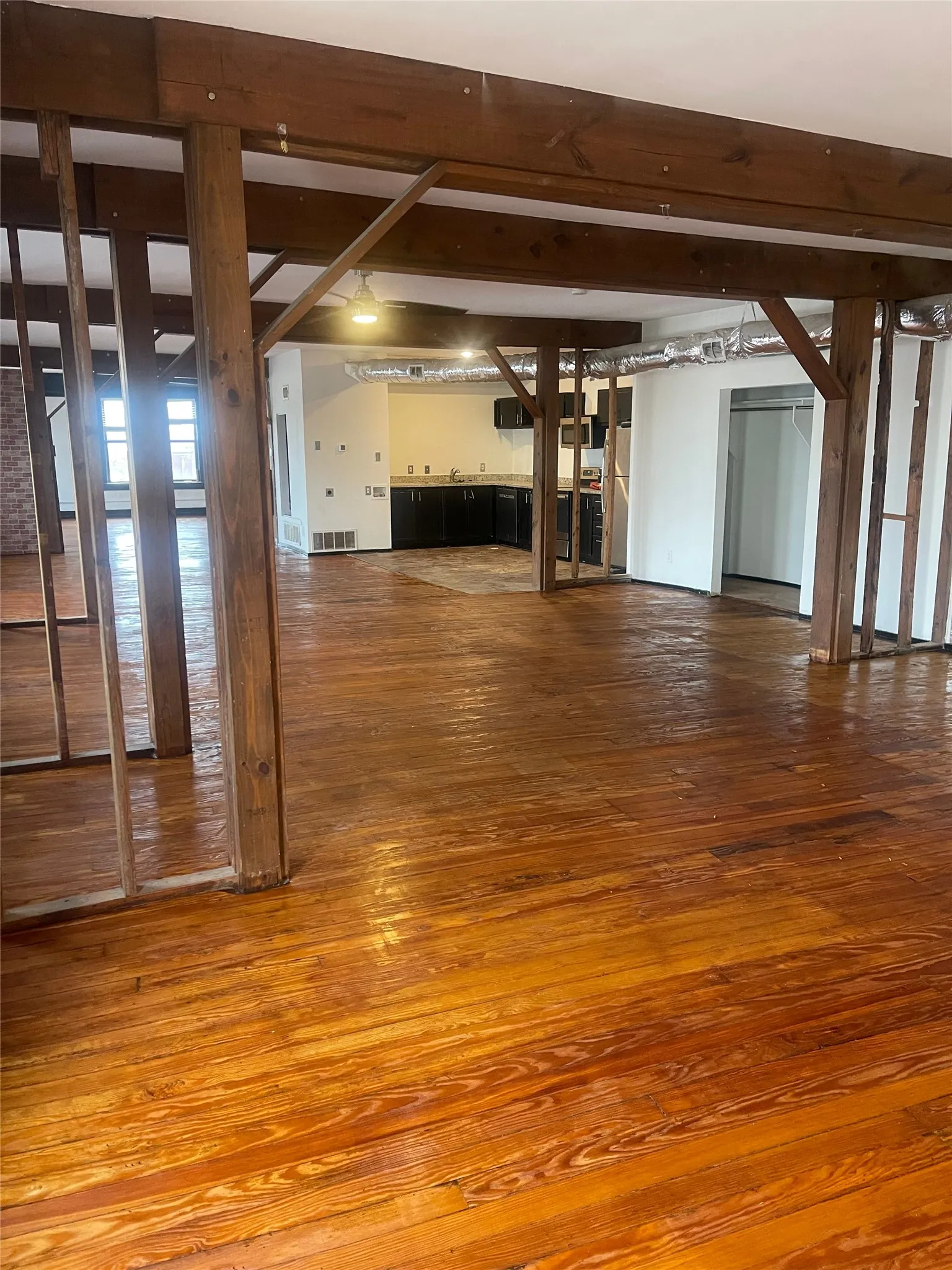 Apartment For Rent in Dallas County , 2007 S Ervay Street 2007-200, Dallas, Texas 75215, 1 Bedroom, 1 Bathroom, Garage spaces, 1,965 Sqft, built in 1926, mls#21375776, Real Estate Agent in Dallas, Homes For Rent in Dallas county, Homes For Rent in Dallas, Realtor in Dallas Texas, Real Estate Brokerage Independent Realty Texas, Luminita Cordes Realtor
