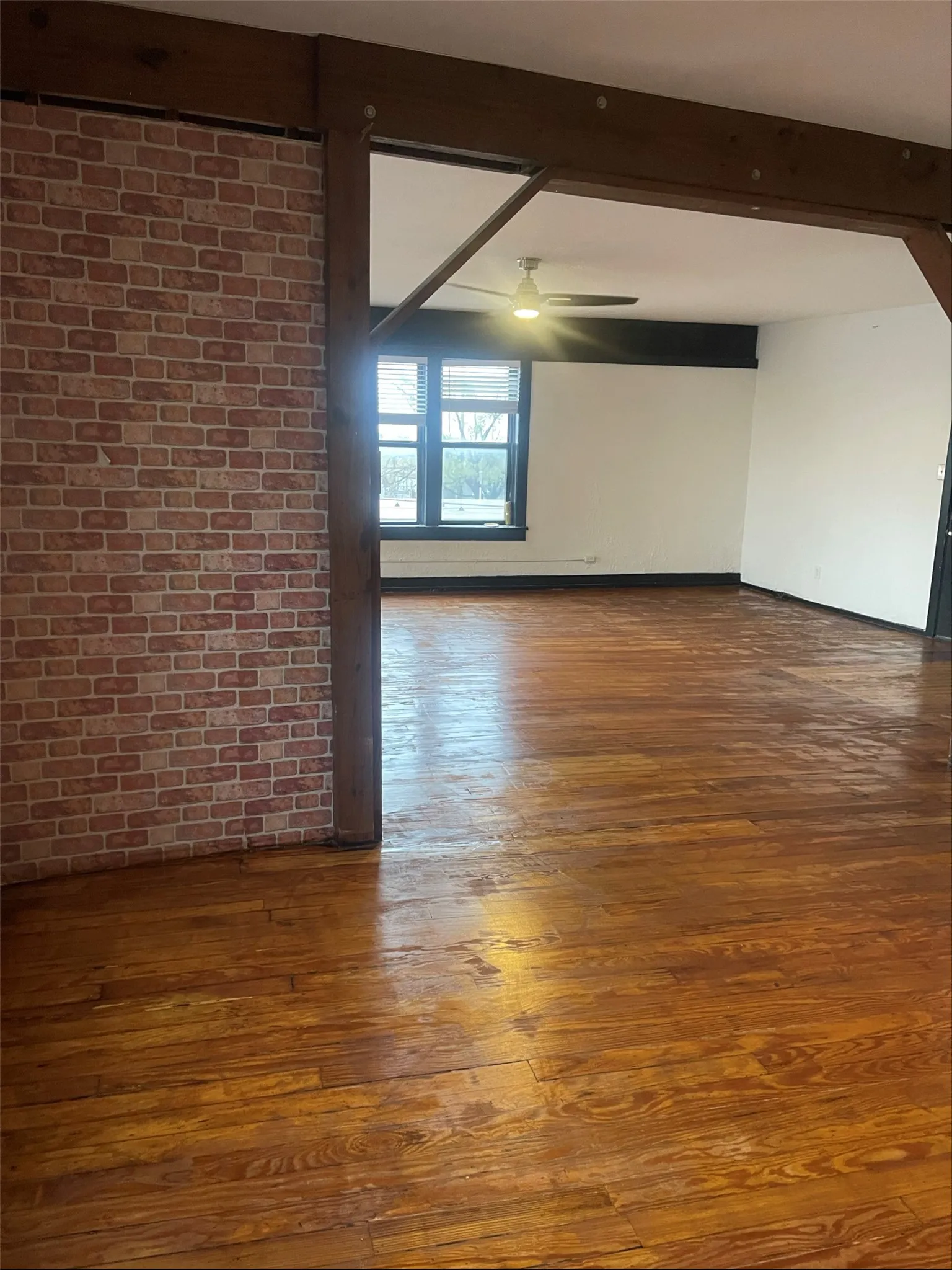 Apartment For Rent in Dallas County , 2007 S Ervay Street 2007-200, Dallas, Texas 75215, 1 Bedroom, 1 Bathroom, Garage spaces, 1,965 Sqft, built in 1926, mls#21375776, Real Estate Agent in Dallas, Homes For Rent in Dallas county, Homes For Rent in Dallas, Realtor in Dallas Texas, Real Estate Brokerage Independent Realty Texas, Luminita Cordes Realtor