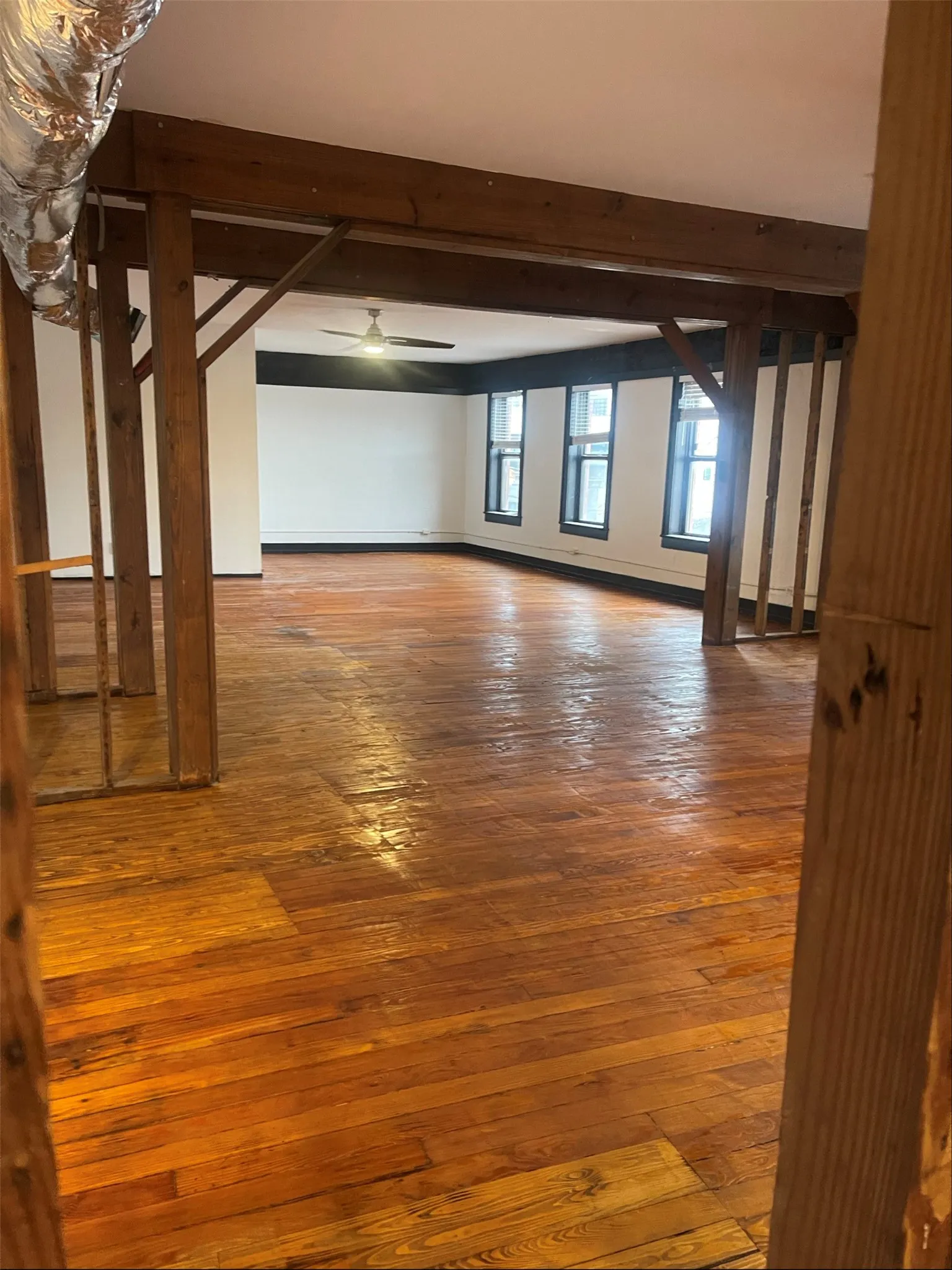 Apartment For Rent in Dallas County , 2007 S Ervay Street 2007-200, Dallas, Texas 75215, 1 Bedroom, 1 Bathroom, Garage spaces, 1,965 Sqft, built in 1926, mls#21375776, Real Estate Agent in Dallas, Homes For Rent in Dallas county, Homes For Rent in Dallas, Realtor in Dallas Texas, Real Estate Brokerage Independent Realty Texas, Luminita Cordes Realtor