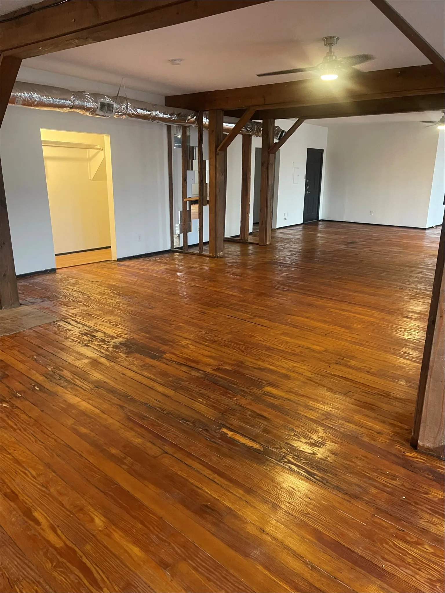 Apartment For Rent in Dallas County , 2007 S Ervay Street 2007-200, Dallas, Texas 75215, 1 Bedroom, 1 Bathroom, Garage spaces, 1,965 Sqft, built in 1926, mls#21375776, Real Estate Agent in Dallas, Homes For Rent in Dallas county, Homes For Rent in Dallas, Realtor in Dallas Texas, Real Estate Brokerage Independent Realty Texas, Luminita Cordes Realtor