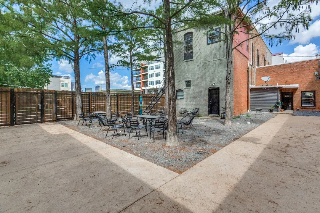 Apartment For Rent in Dallas County , 2007 S Ervay Street 2007-200, Dallas, Texas 75215, 1 Bedroom, 1 Bathroom, Garage spaces, 1,965 Sqft, built in 1926, mls#21375776, Real Estate Agent in Dallas, Homes For Rent in Dallas county, Homes For Rent in Dallas, Realtor in Dallas Texas, Real Estate Brokerage Independent Realty Texas, Luminita Cordes Realtor