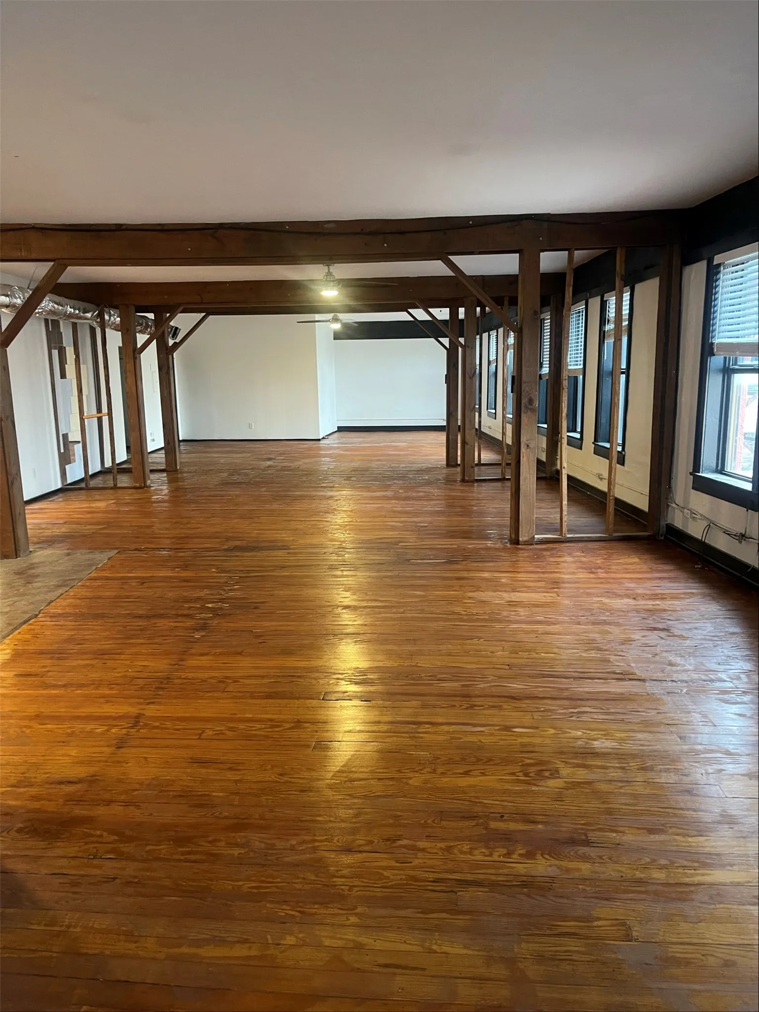 Apartment For Rent in Dallas County , 2007 S Ervay Street 2007-200, Dallas, Texas 75215, 1 Bedroom, 1 Bathroom, Garage spaces, 1,965 Sqft, built in 1926, mls#21375776, Real Estate Agent in Dallas, Homes For Rent in Dallas county, Homes For Rent in Dallas, Realtor in Dallas Texas, Real Estate Brokerage Independent Realty Texas, Luminita Cordes Realtor