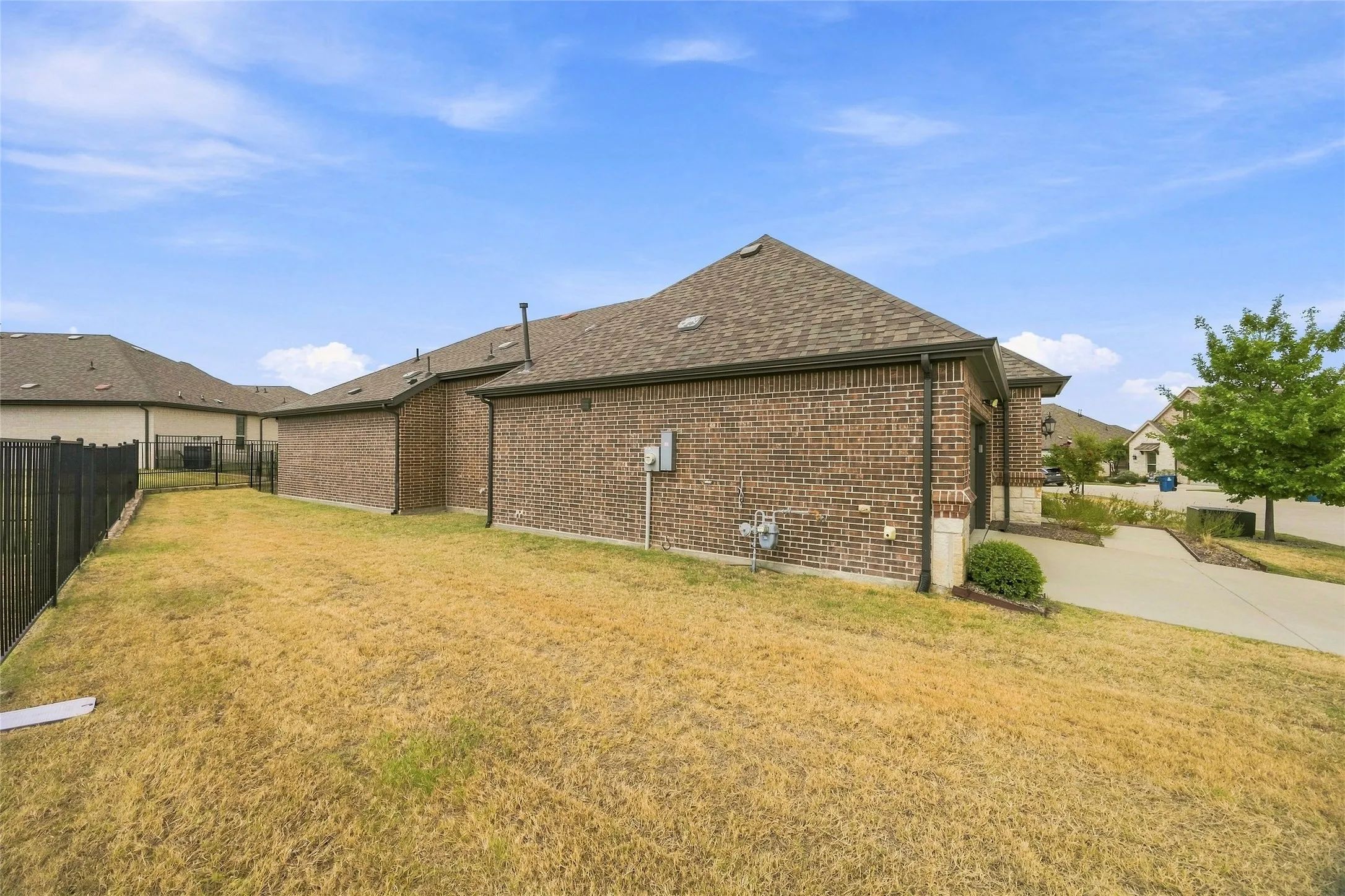 Single Family Residence For Sale in Rockwall County , 815 Rio Vista Lane, Rockwall, Texas 75087, 2 Bedroom, 2 Bathroom, 2 Garage spaces, 1,661 Sqft, built in 2020, mls#21375204, Real Estate Agent in Rockwall, Homes For Sale in Rockwall county, Homes For Sale in Rockwall, Realtor in Rockwall Texas, Real Estate Brokerage Independent Realty Texas, Luminita Cordes Realtor