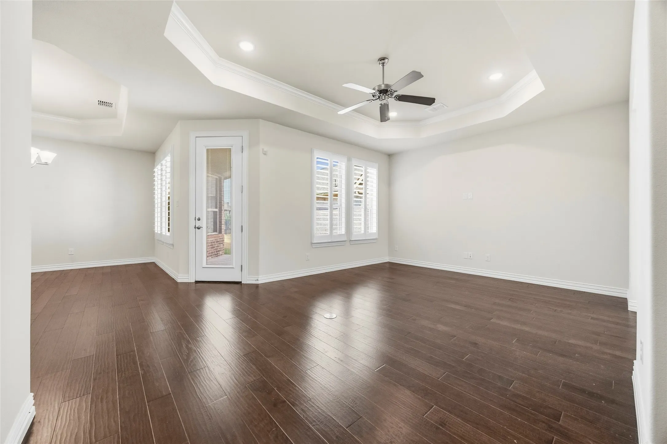 Single Family Residence For Sale in Rockwall County , 815 Rio Vista Lane, Rockwall, Texas 75087, 2 Bedroom, 2 Bathroom, 2 Garage spaces, 1,661 Sqft, built in 2020, mls#21375204, Real Estate Agent in Rockwall, Homes For Sale in Rockwall county, Homes For Sale in Rockwall, Realtor in Rockwall Texas, Real Estate Brokerage Independent Realty Texas, Luminita Cordes Realtor