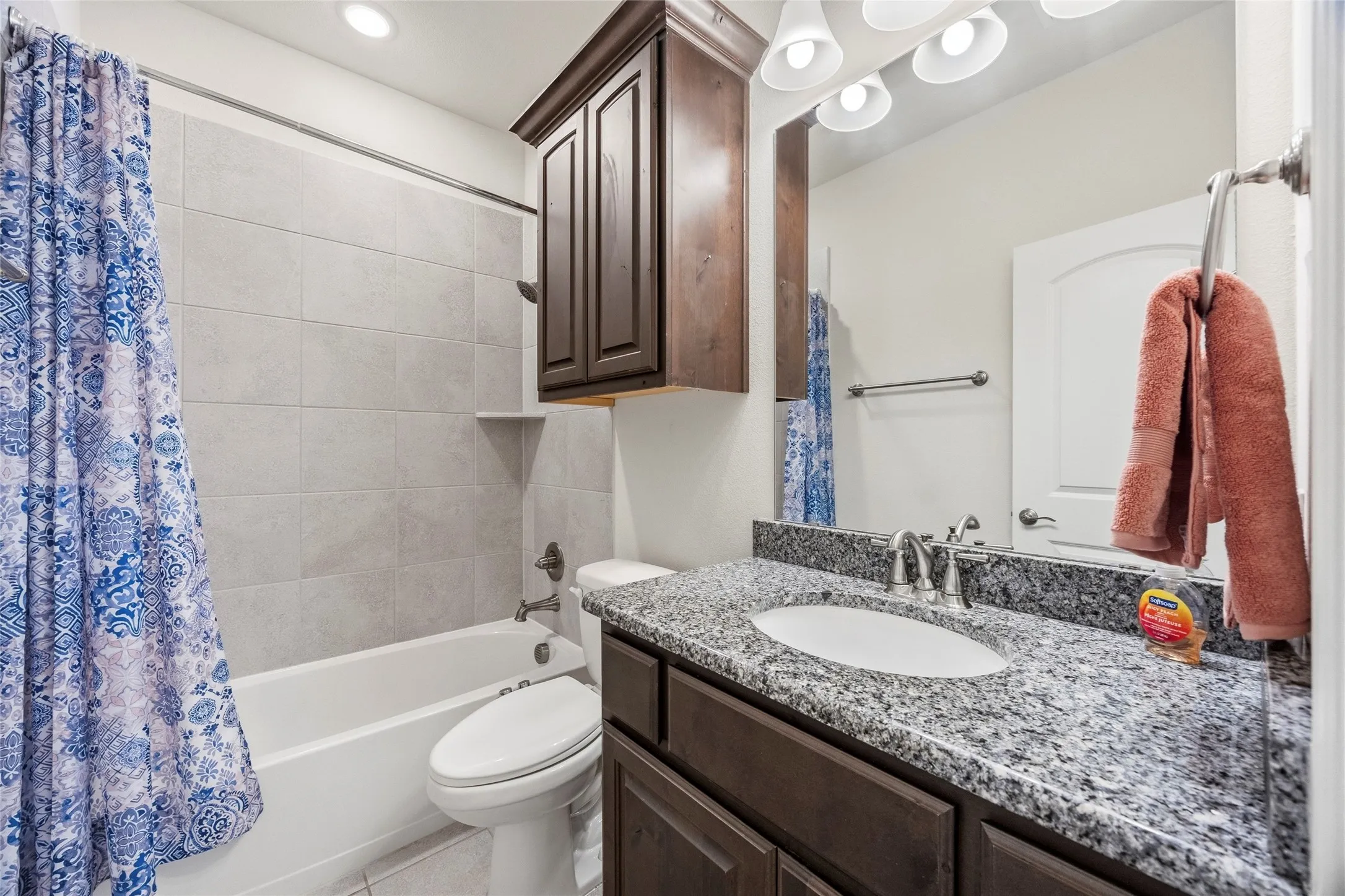 Single Family Residence For Sale in Rockwall County , 815 Rio Vista Lane, Rockwall, Texas 75087, 2 Bedroom, 2 Bathroom, 2 Garage spaces, 1,661 Sqft, built in 2020, mls#21375204, Real Estate Agent in Rockwall, Homes For Sale in Rockwall county, Homes For Sale in Rockwall, Realtor in Rockwall Texas, Real Estate Brokerage Independent Realty Texas, Luminita Cordes Realtor