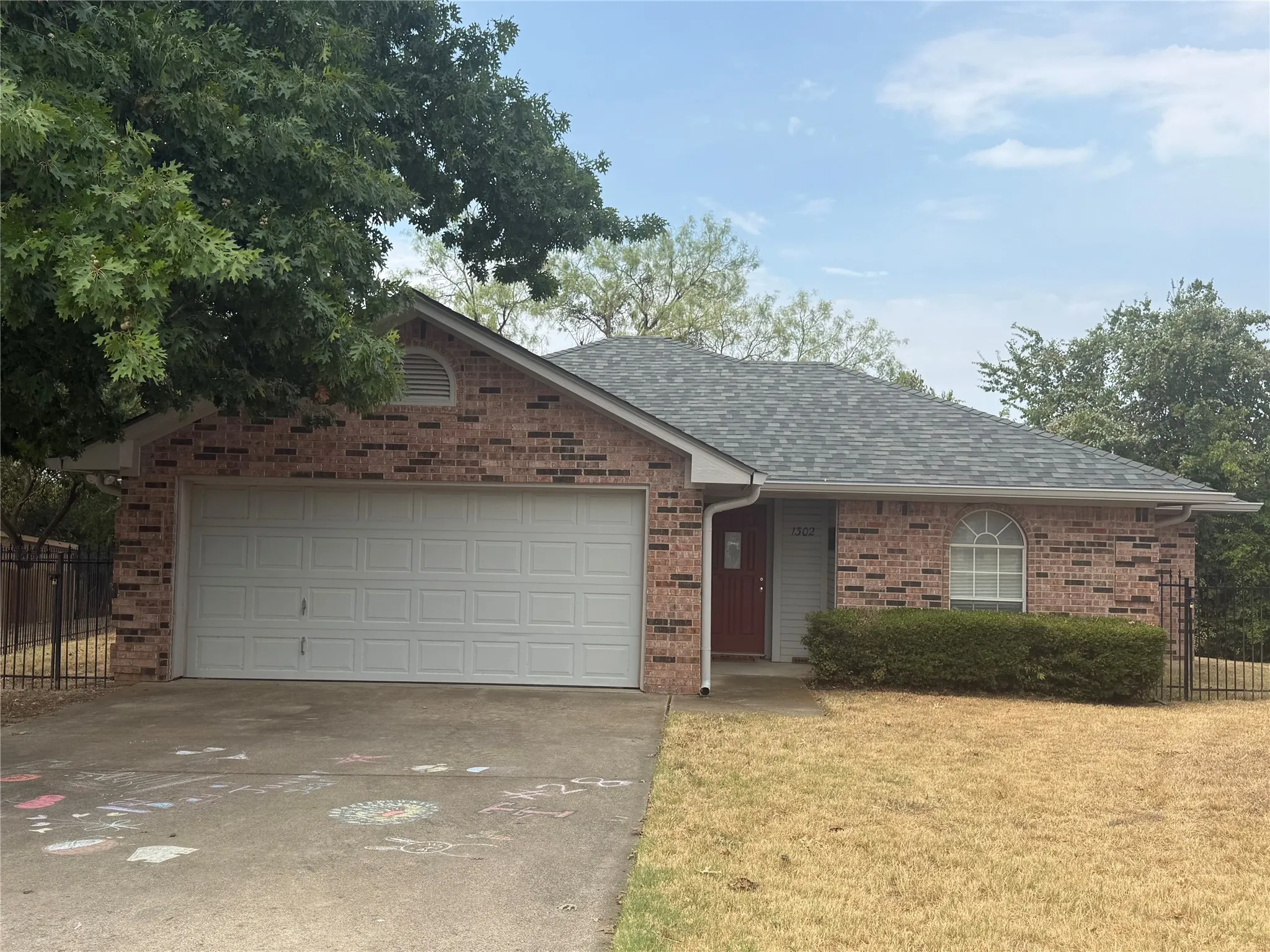 Single Family Residence For Sale in Parker County , 1302 Pamela Drive, Weatherford, Texas 76086, 3 Bedroom, 2 Bathroom, 2 Garage spaces, 1,336 Sqft, built in 1995, mls#21369407, Real Estate Agent in Weatherford, Homes For Sale in Parker county, Homes For Sale in Weatherford, Realtor in Weatherford Texas, Real Estate Brokerage Independent Realty Texas, Luminita Cordes Realtor