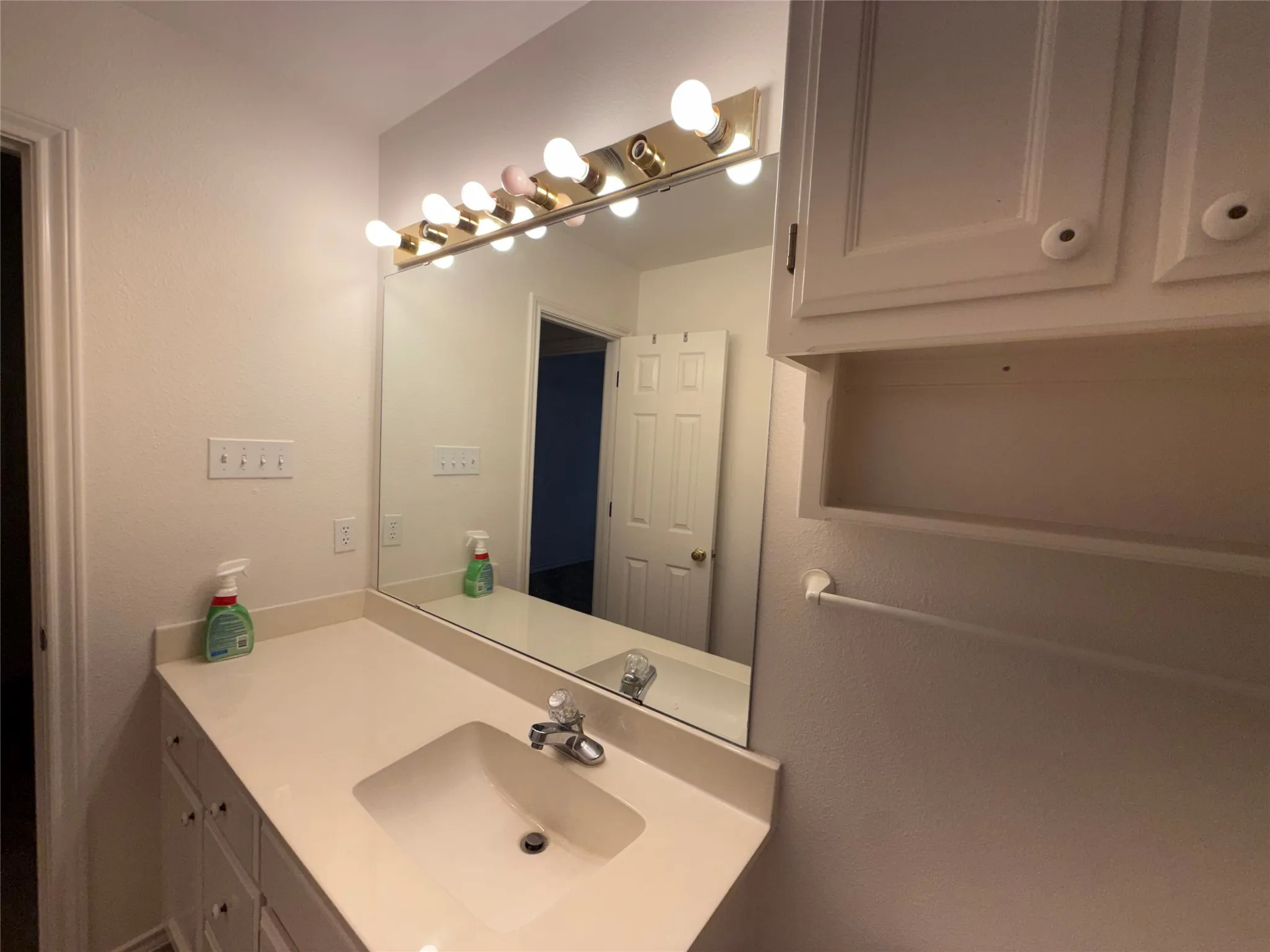 Single Family Residence For Sale in Parker County , 1302 Pamela Drive, Weatherford, Texas 76086, 3 Bedroom, 2 Bathroom, 2 Garage spaces, 1,336 Sqft, built in 1995, mls#21369407, Real Estate Agent in Weatherford, Homes For Sale in Parker county, Homes For Sale in Weatherford, Realtor in Weatherford Texas, Real Estate Brokerage Independent Realty Texas, Luminita Cordes Realtor