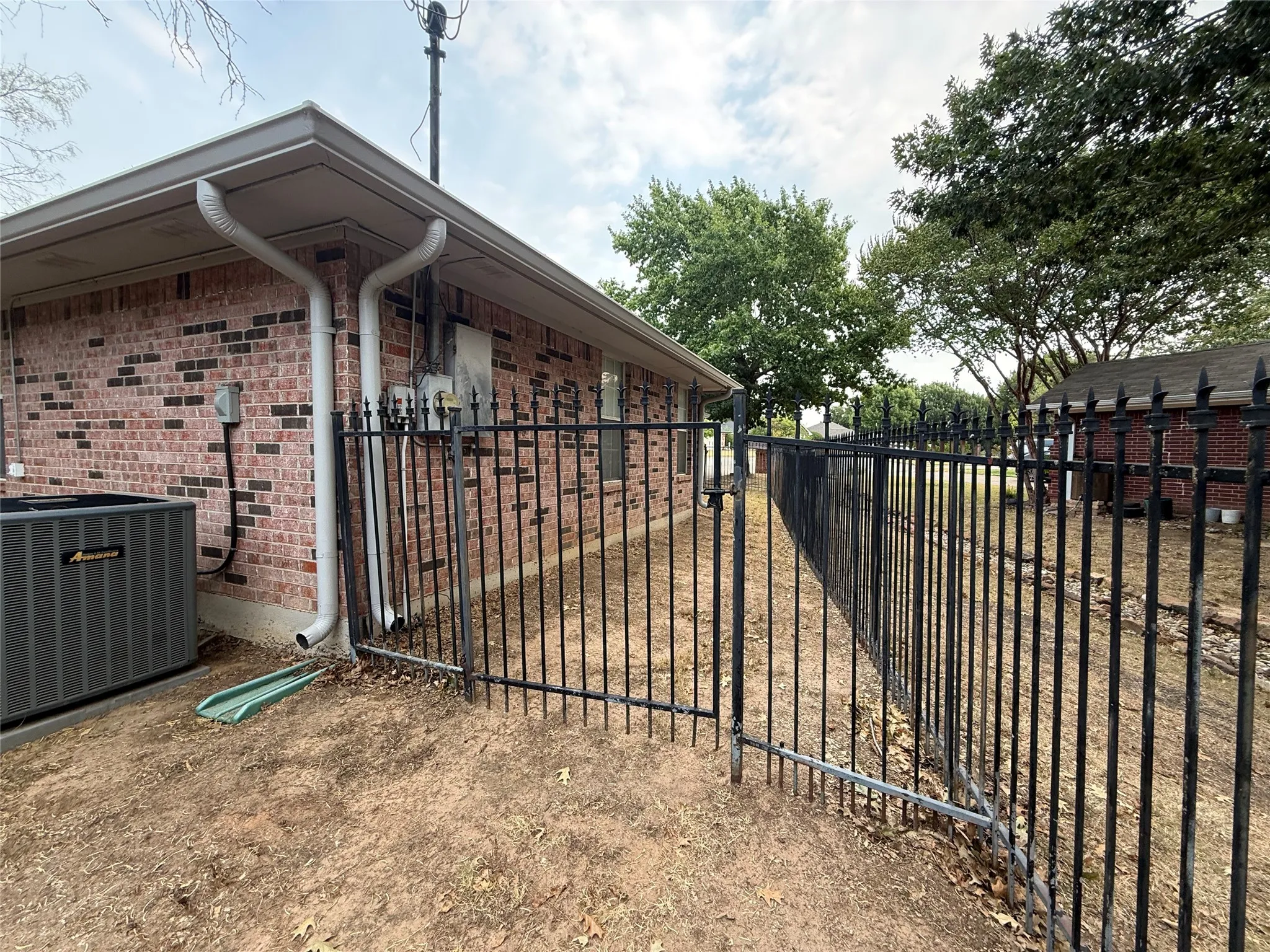 Single Family Residence For Sale in Parker County , 1302 Pamela Drive, Weatherford, Texas 76086, 3 Bedroom, 2 Bathroom, 2 Garage spaces, 1,336 Sqft, built in 1995, mls#21369407, Real Estate Agent in Weatherford, Homes For Sale in Parker county, Homes For Sale in Weatherford, Realtor in Weatherford Texas, Real Estate Brokerage Independent Realty Texas, Luminita Cordes Realtor