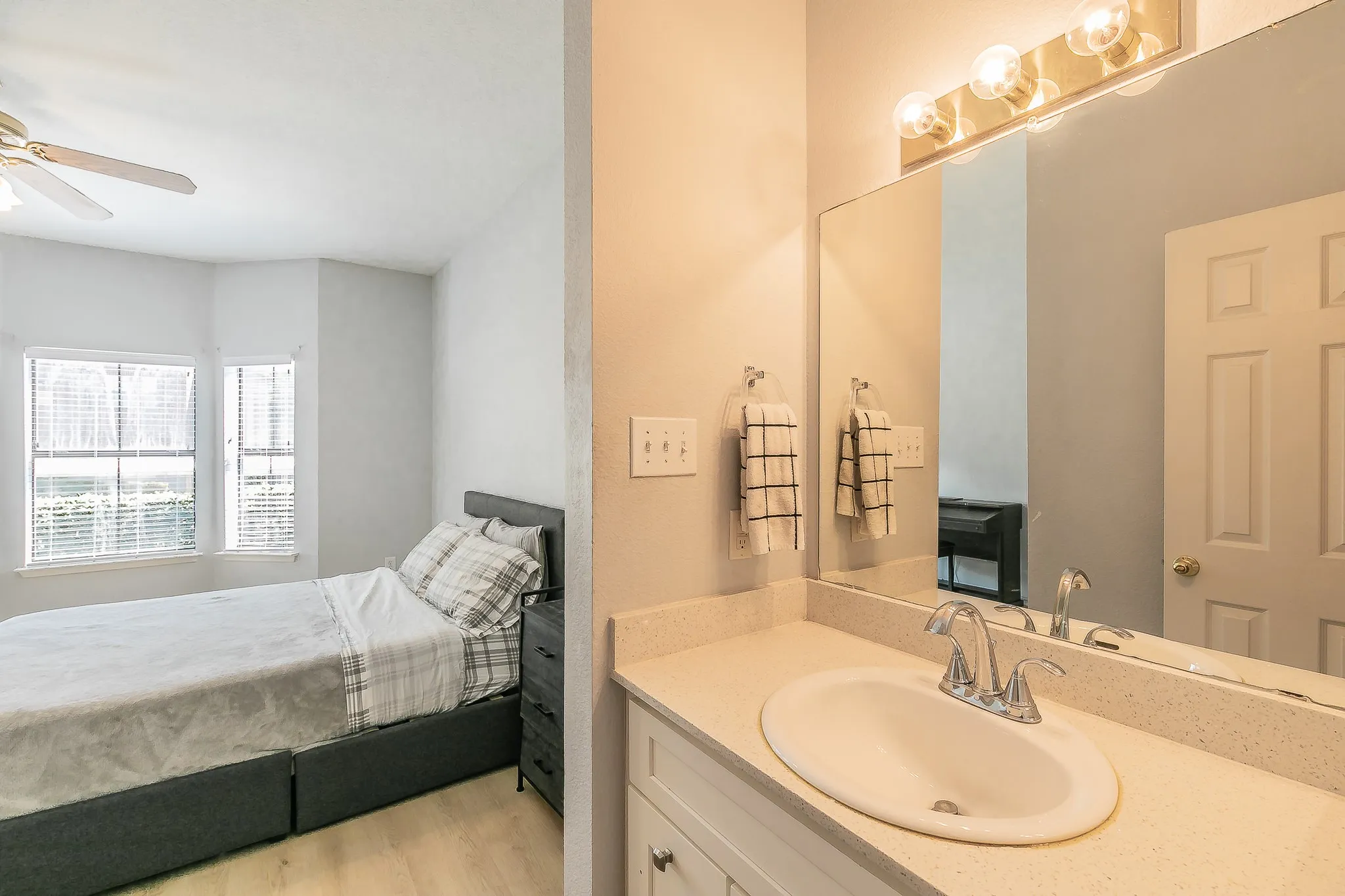 Condominium For Sale in Tarrant County , 3212 Donnelly Circle 501, Fort Worth, Texas 76107, 2 Bedroom, 2 Bathroom, Garage spaces, 1,069 Sqft, built in 1984, mls#21374702, Real Estate Agent in Fort Worth, Homes For Sale in Tarrant county, Homes For Sale in Fort Worth, Realtor in Fort Worth Texas, Real Estate Brokerage Independent Realty Texas, Luminita Cordes Realtor