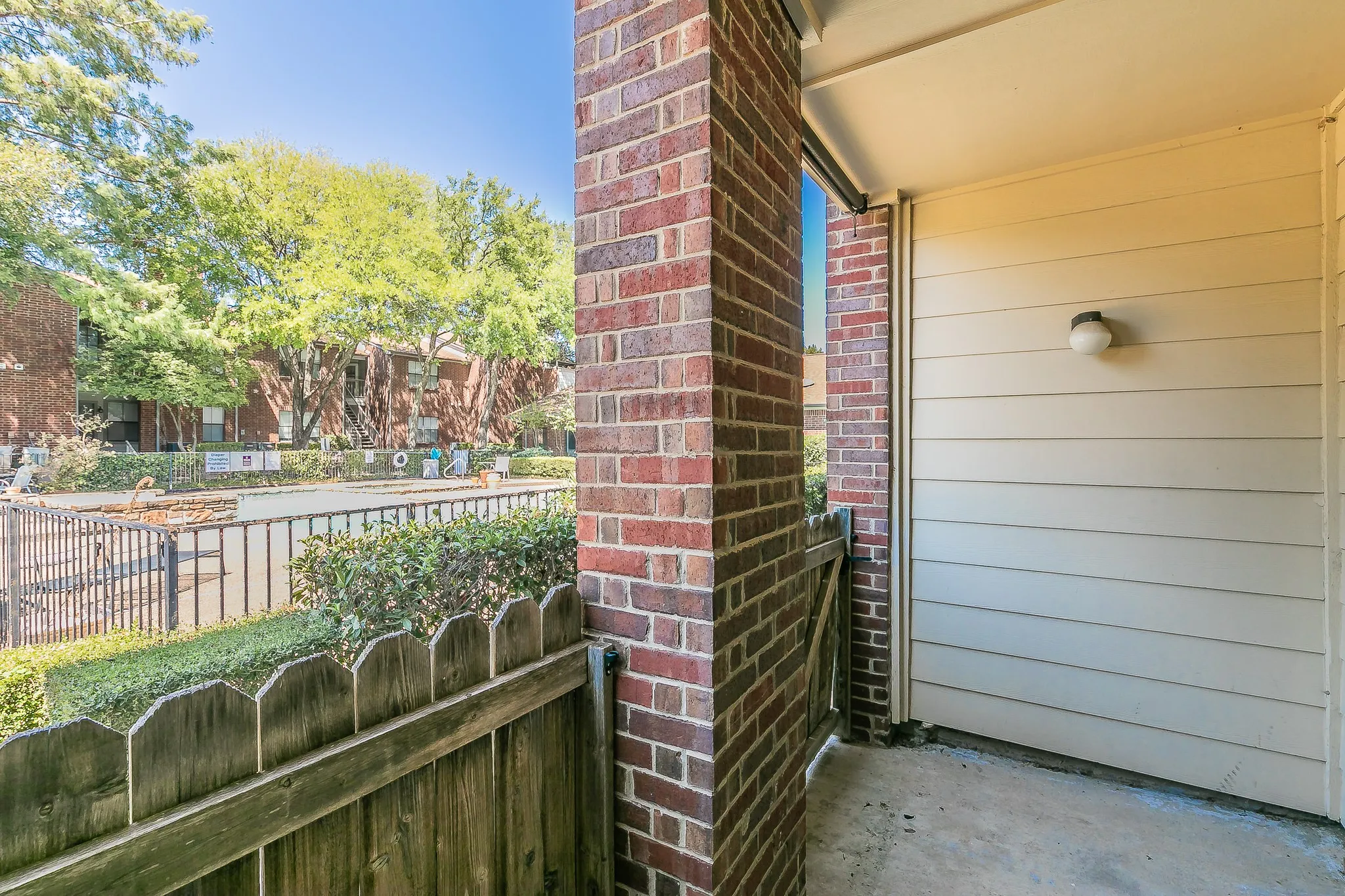 Condominium For Sale in Tarrant County , 3212 Donnelly Circle 501, Fort Worth, Texas 76107, 2 Bedroom, 2 Bathroom, Garage spaces, 1,069 Sqft, built in 1984, mls#21374702, Real Estate Agent in Fort Worth, Homes For Sale in Tarrant county, Homes For Sale in Fort Worth, Realtor in Fort Worth Texas, Real Estate Brokerage Independent Realty Texas, Luminita Cordes Realtor