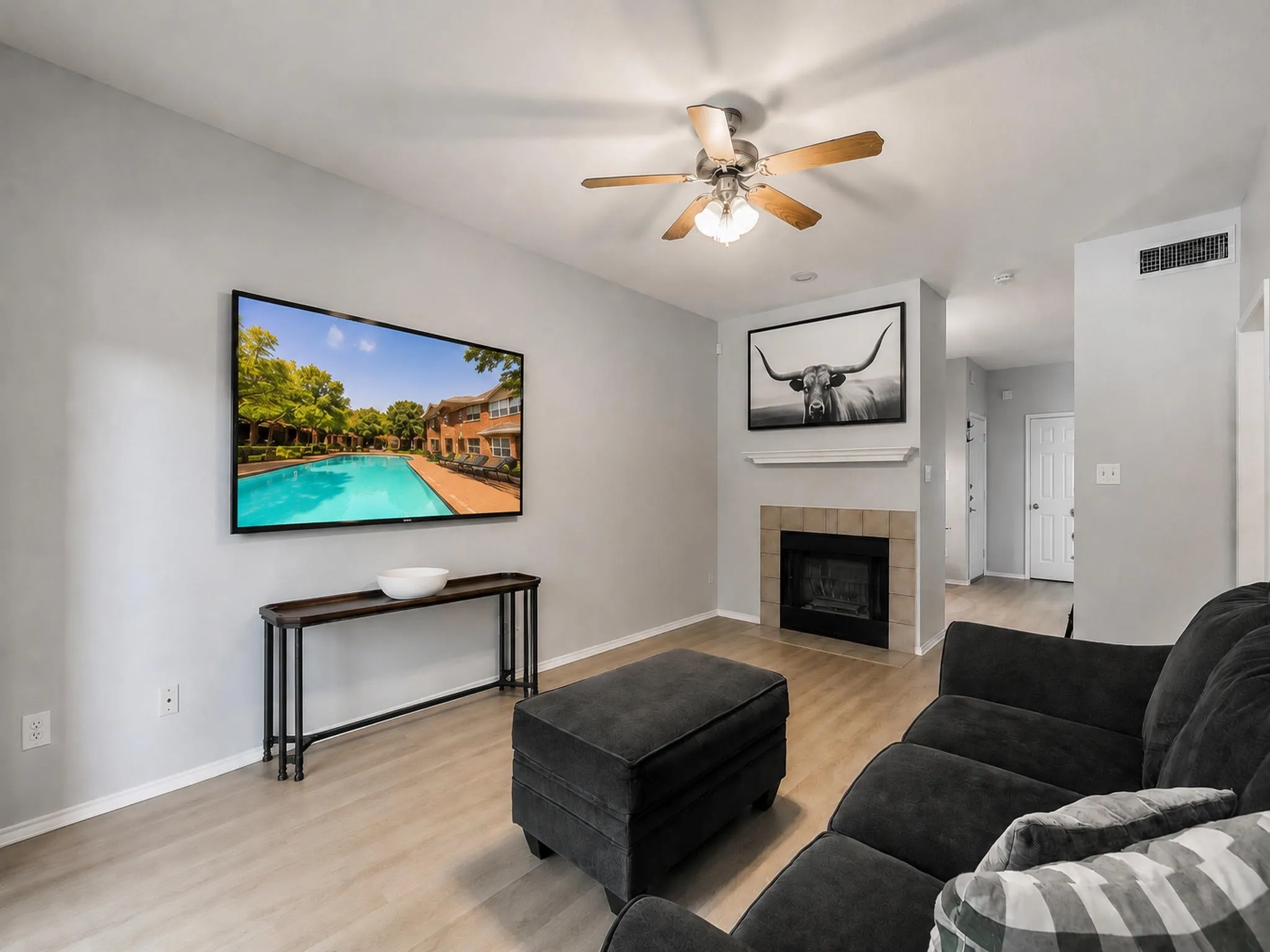 Condominium For Sale in Tarrant County , 3212 Donnelly Circle 501, Fort Worth, Texas 76107, 2 Bedroom, 2 Bathroom, Garage spaces, 1,069 Sqft, built in 1984, mls#21374702, Real Estate Agent in Fort Worth, Homes For Sale in Tarrant county, Homes For Sale in Fort Worth, Realtor in Fort Worth Texas, Real Estate Brokerage Independent Realty Texas, Luminita Cordes Realtor