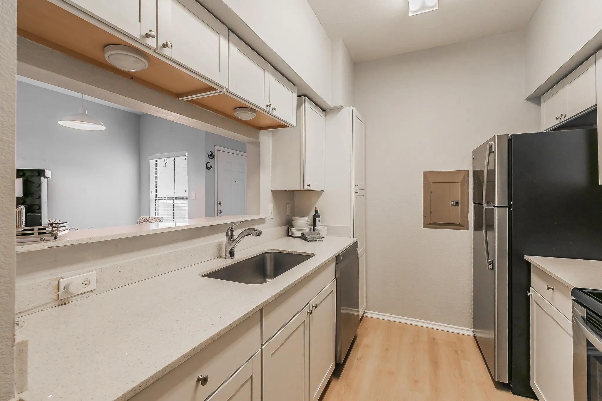 Condominium For Sale in Tarrant County , 3212 Donnelly Circle 501, Fort Worth, Texas 76107, 2 Bedroom, 2 Bathroom, Garage spaces, 1,069 Sqft, built in 1984, mls#21374702, Real Estate Agent in Fort Worth, Homes For Sale in Tarrant county, Homes For Sale in Fort Worth, Realtor in Fort Worth Texas, Real Estate Brokerage Independent Realty Texas, Luminita Cordes Realtor