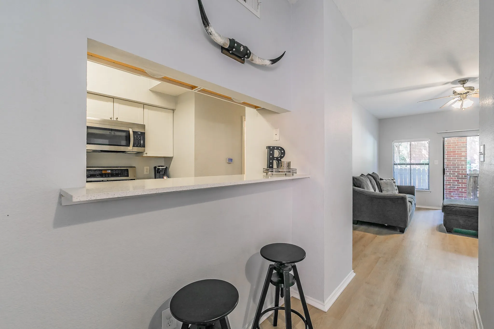 Condominium For Sale in Tarrant County , 3212 Donnelly Circle 501, Fort Worth, Texas 76107, 2 Bedroom, 2 Bathroom, Garage spaces, 1,069 Sqft, built in 1984, mls#21374702, Real Estate Agent in Fort Worth, Homes For Sale in Tarrant county, Homes For Sale in Fort Worth, Realtor in Fort Worth Texas, Real Estate Brokerage Independent Realty Texas, Luminita Cordes Realtor