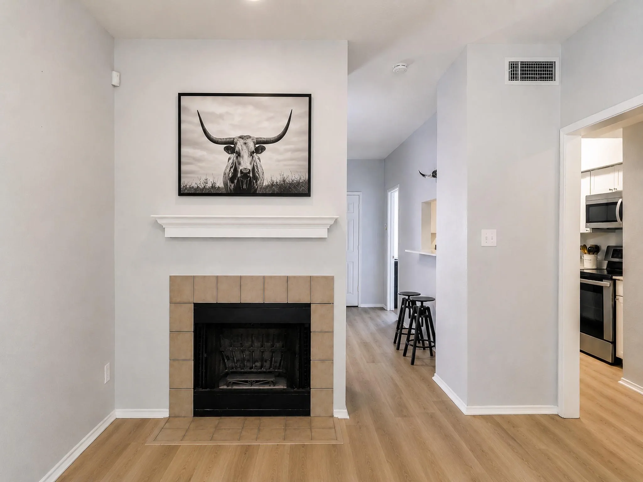 Condominium For Sale in Tarrant County , 3212 Donnelly Circle 501, Fort Worth, Texas 76107, 2 Bedroom, 2 Bathroom, Garage spaces, 1,069 Sqft, built in 1984, mls#21374702, Real Estate Agent in Fort Worth, Homes For Sale in Tarrant county, Homes For Sale in Fort Worth, Realtor in Fort Worth Texas, Real Estate Brokerage Independent Realty Texas, Luminita Cordes Realtor