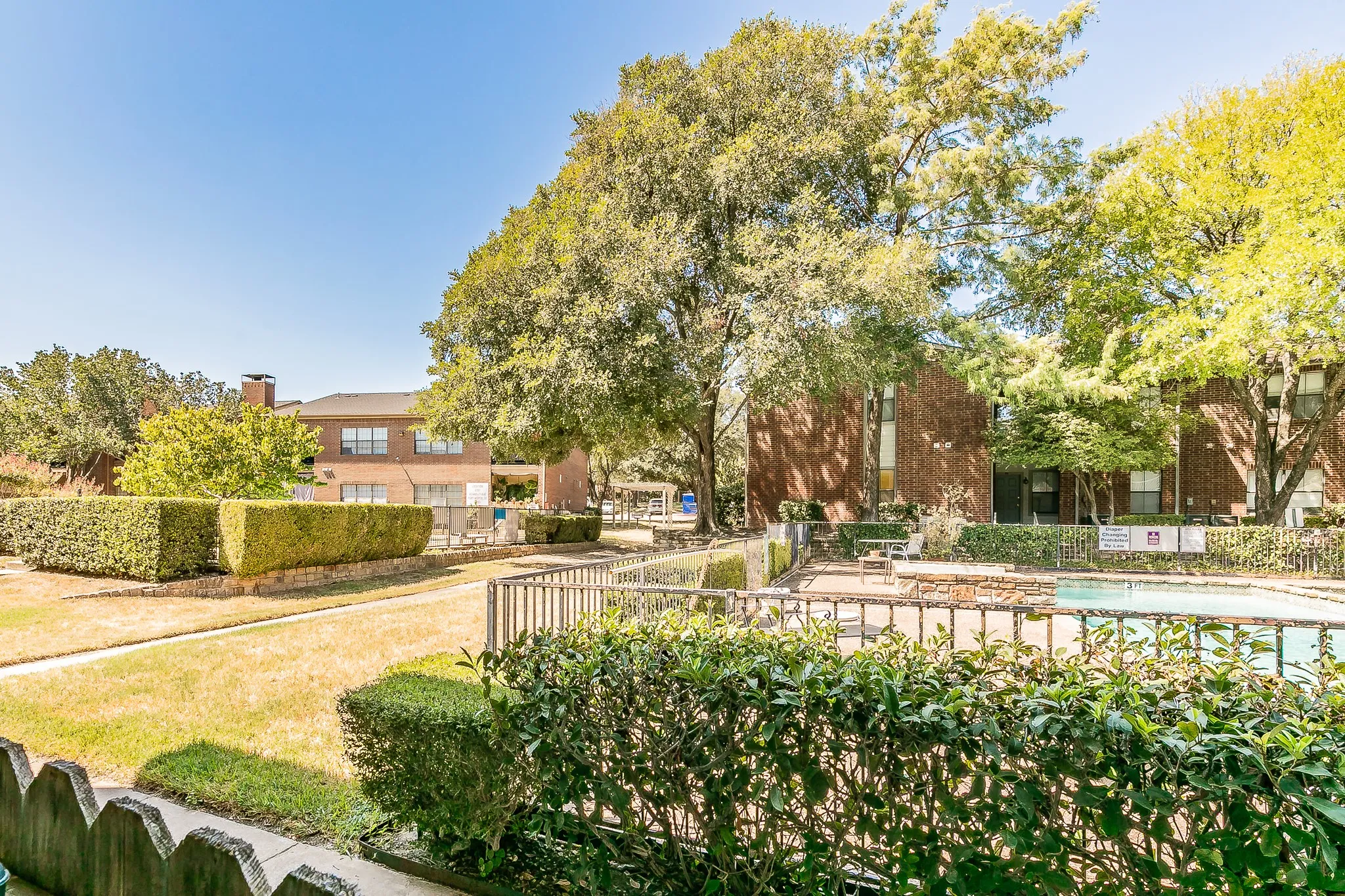 Condominium For Sale in Tarrant County , 3212 Donnelly Circle 501, Fort Worth, Texas 76107, 2 Bedroom, 2 Bathroom, Garage spaces, 1,069 Sqft, built in 1984, mls#21374702, Real Estate Agent in Fort Worth, Homes For Sale in Tarrant county, Homes For Sale in Fort Worth, Realtor in Fort Worth Texas, Real Estate Brokerage Independent Realty Texas, Luminita Cordes Realtor