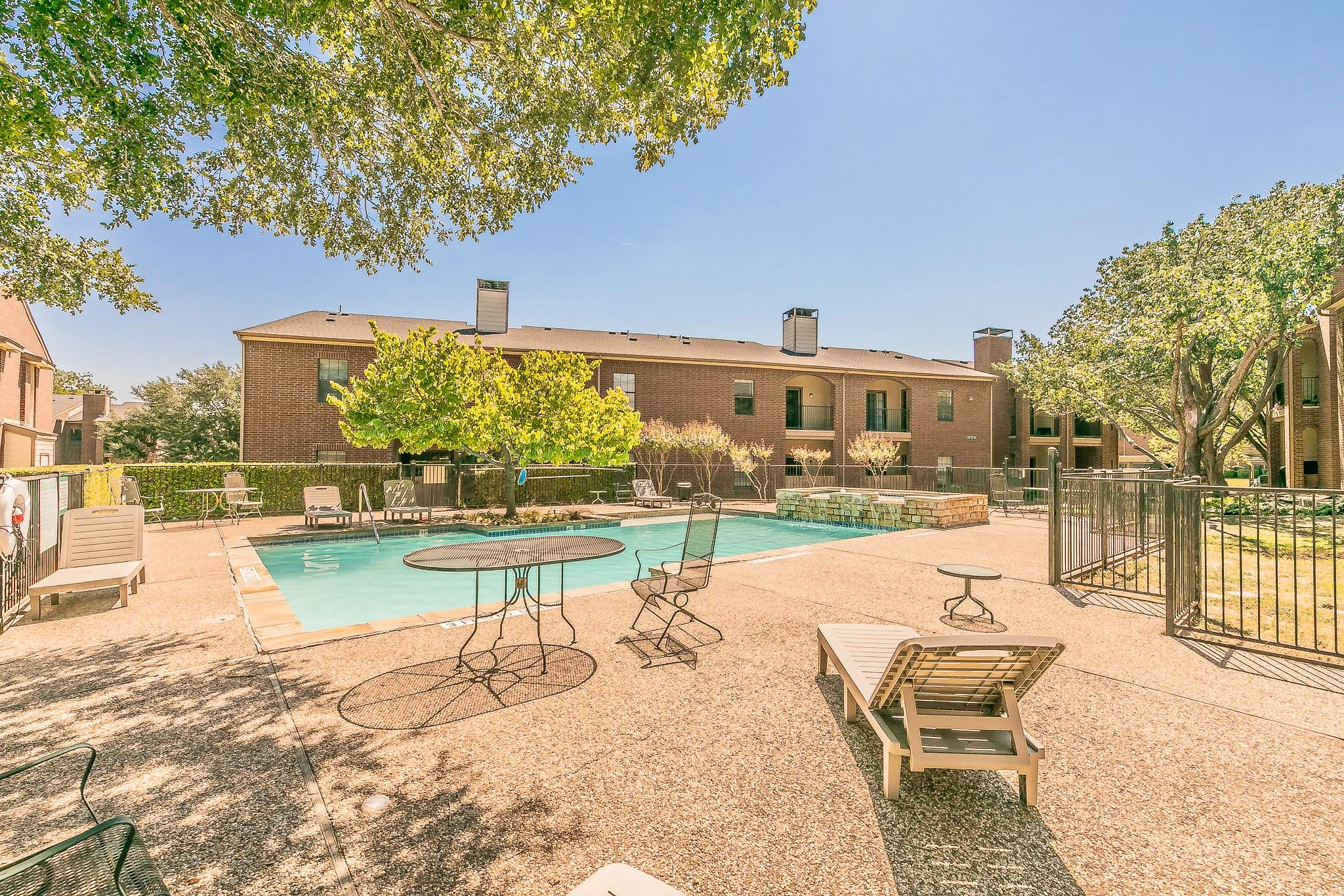 Condominium For Sale in Tarrant County , 3212 Donnelly Circle 501, Fort Worth, Texas 76107, 2 Bedroom, 2 Bathroom, Garage spaces, 1,069 Sqft, built in 1984, mls#21374702, Real Estate Agent in Fort Worth, Homes For Sale in Tarrant county, Homes For Sale in Fort Worth, Realtor in Fort Worth Texas, Real Estate Brokerage Independent Realty Texas, Luminita Cordes Realtor