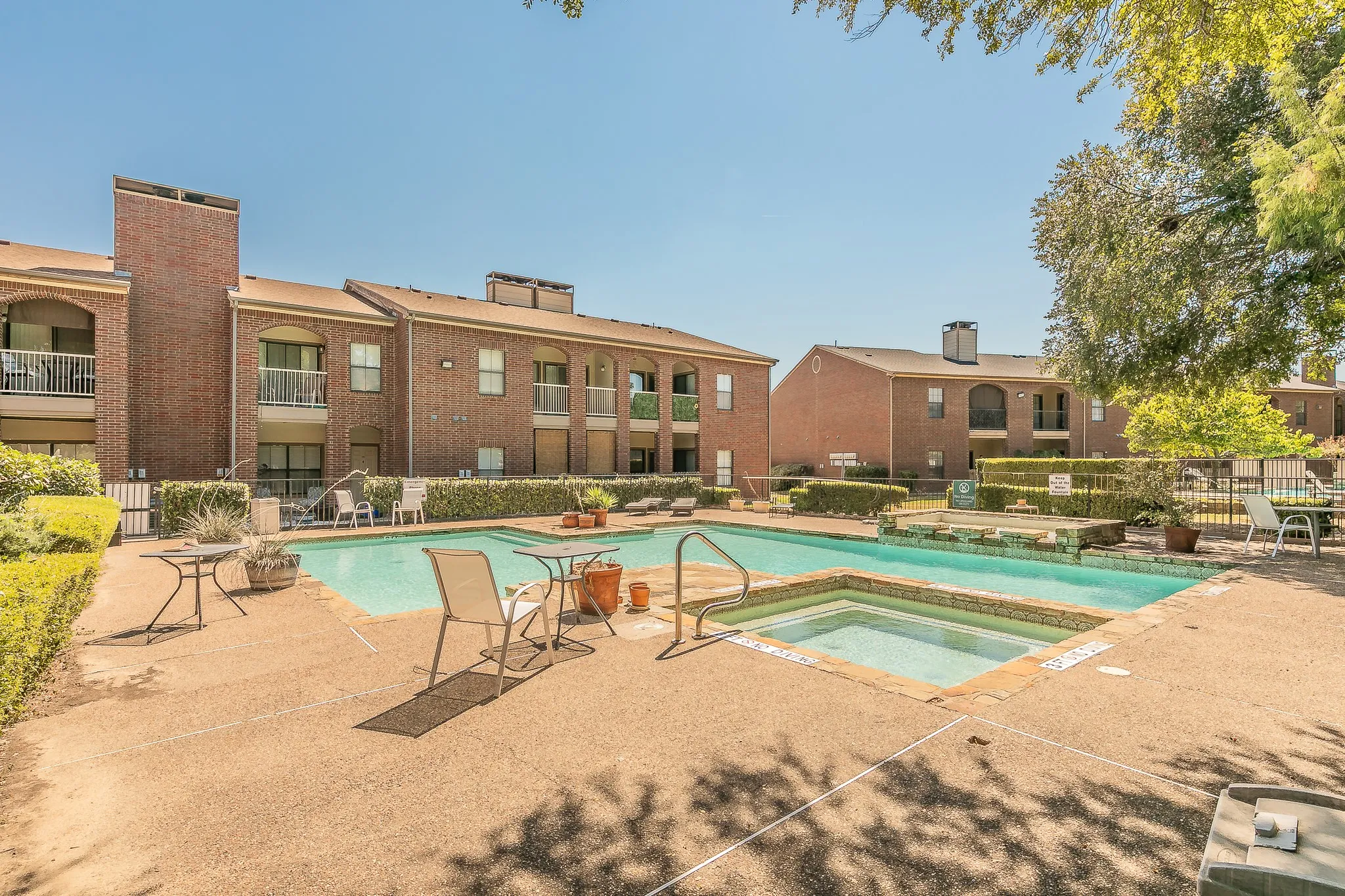 Condominium For Sale in Tarrant County , 3212 Donnelly Circle 501, Fort Worth, Texas 76107, 2 Bedroom, 2 Bathroom, Garage spaces, 1,069 Sqft, built in 1984, mls#21374702, Real Estate Agent in Fort Worth, Homes For Sale in Tarrant county, Homes For Sale in Fort Worth, Realtor in Fort Worth Texas, Real Estate Brokerage Independent Realty Texas, Luminita Cordes Realtor