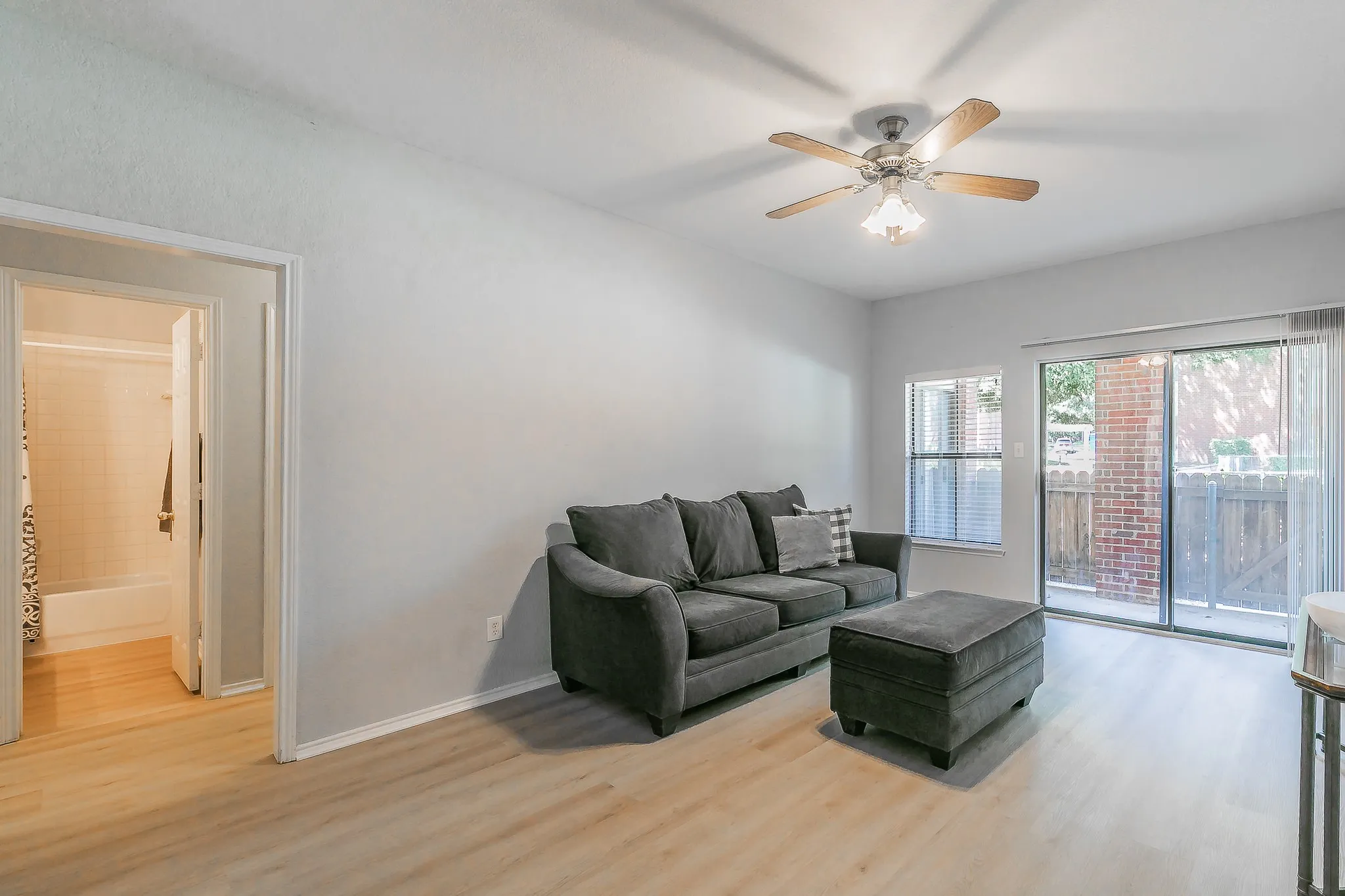 Condominium For Sale in Tarrant County , 3212 Donnelly Circle 501, Fort Worth, Texas 76107, 2 Bedroom, 2 Bathroom, Garage spaces, 1,069 Sqft, built in 1984, mls#21374702, Real Estate Agent in Fort Worth, Homes For Sale in Tarrant county, Homes For Sale in Fort Worth, Realtor in Fort Worth Texas, Real Estate Brokerage Independent Realty Texas, Luminita Cordes Realtor